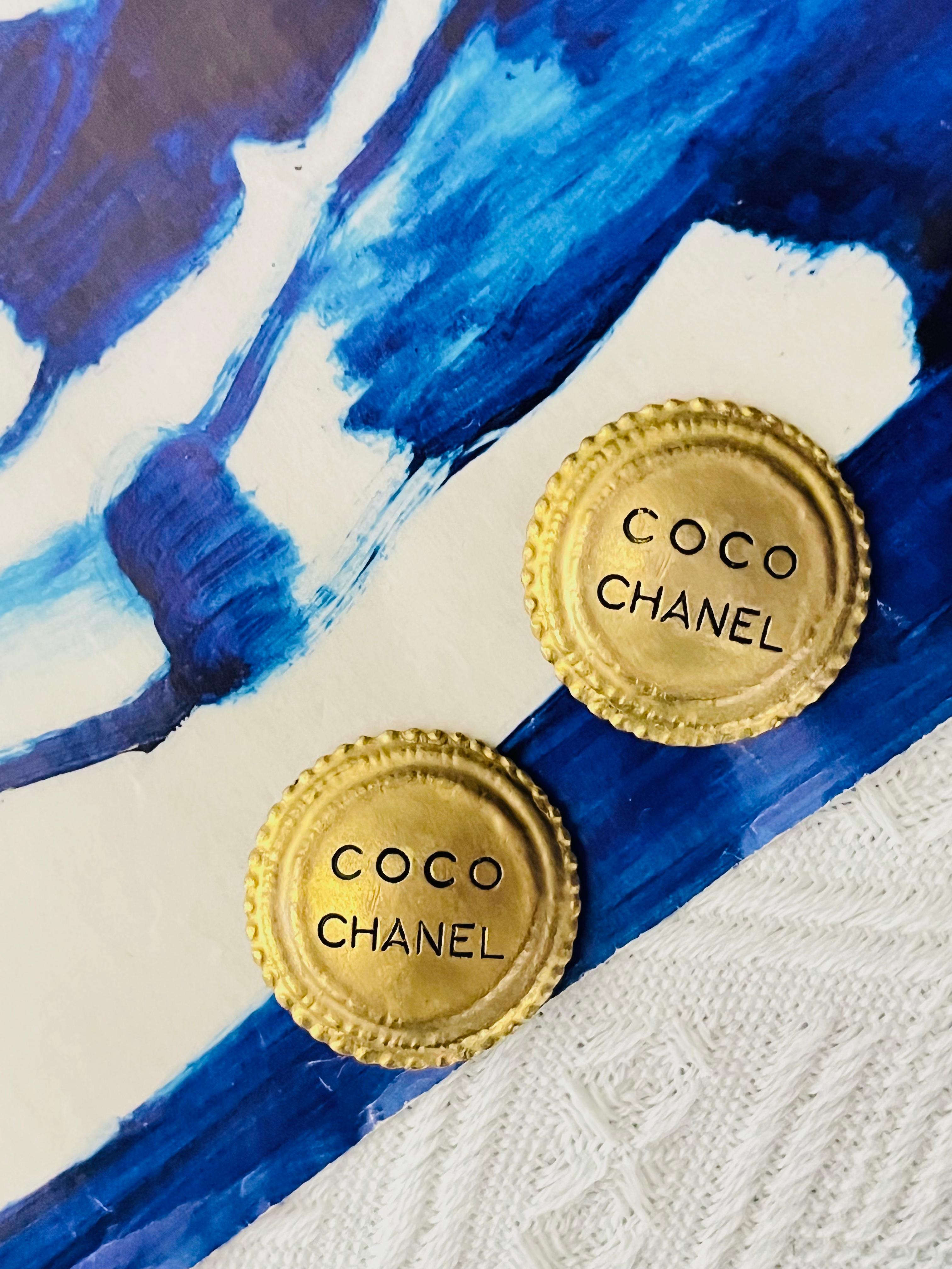 CHANEL COCO Vintage 1994 Large Black Logo Medallion Disc Circle Clip Earrings In Good Condition For Sale In Wokingham, England