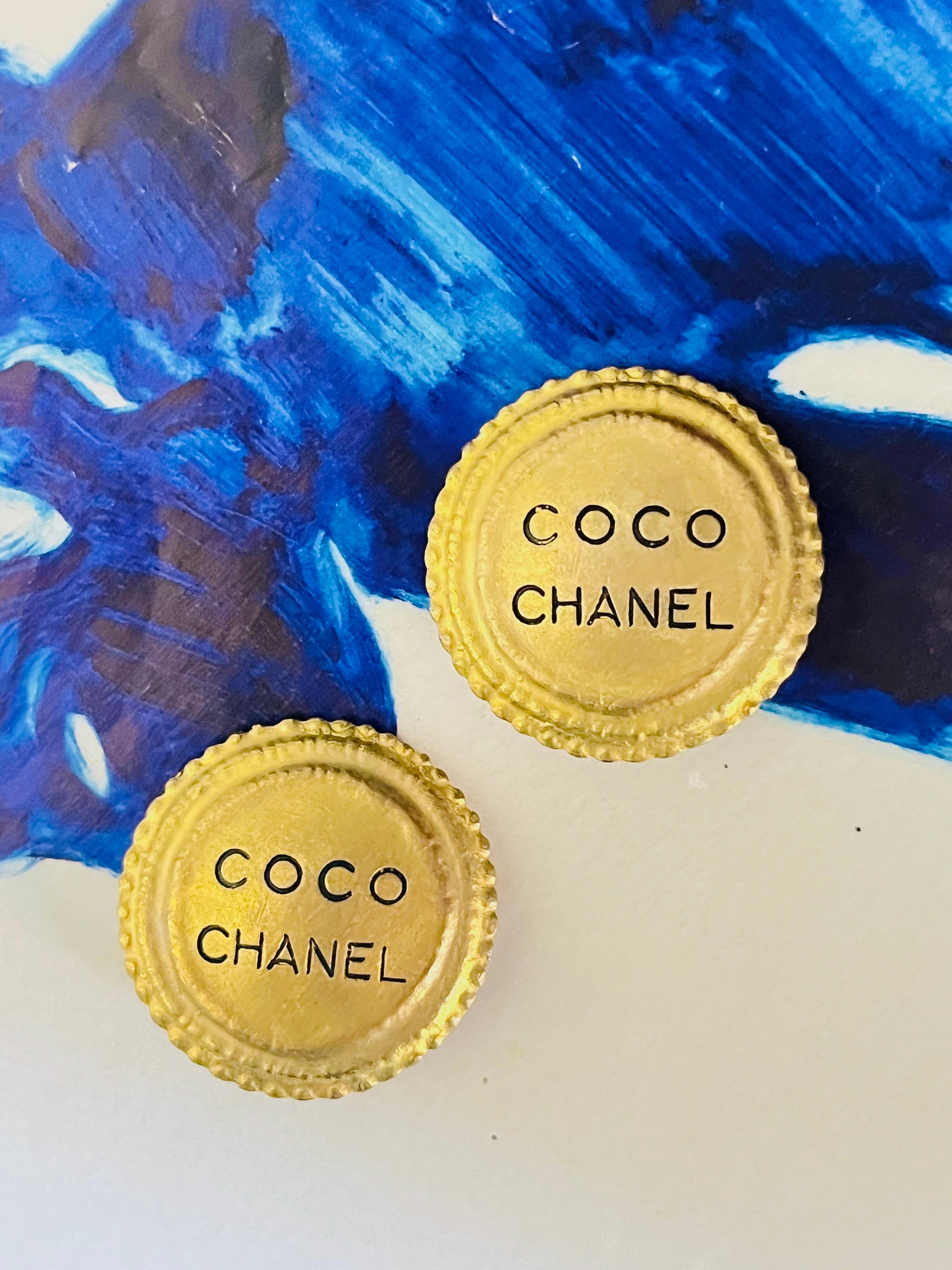 Women's or Men's CHANEL COCO Vintage 1994 Large Black Logo Medallion Disc Circle Clip Earrings For Sale