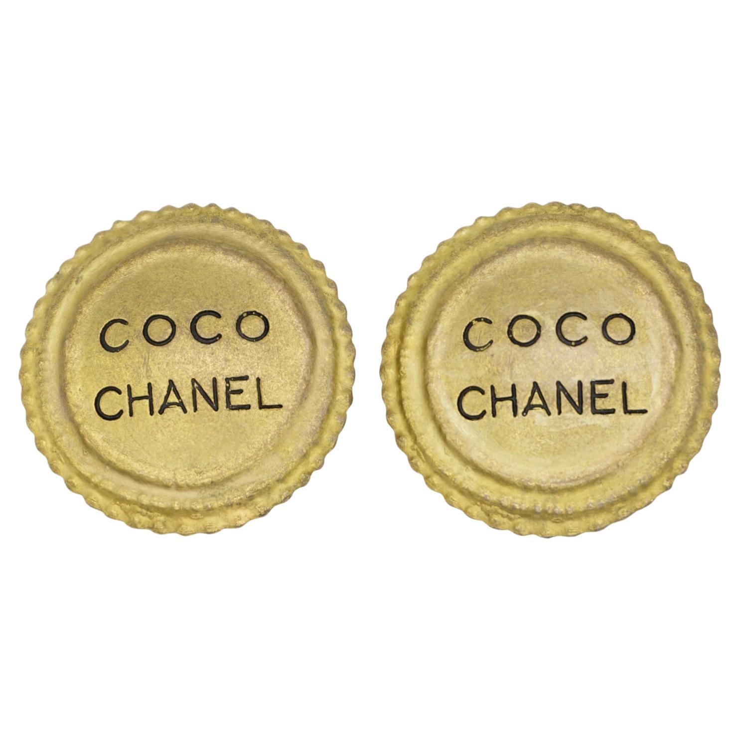 CHANEL COCO Vintage 1994 Large Black Logo Medallion Disc Circle Clip Earrings