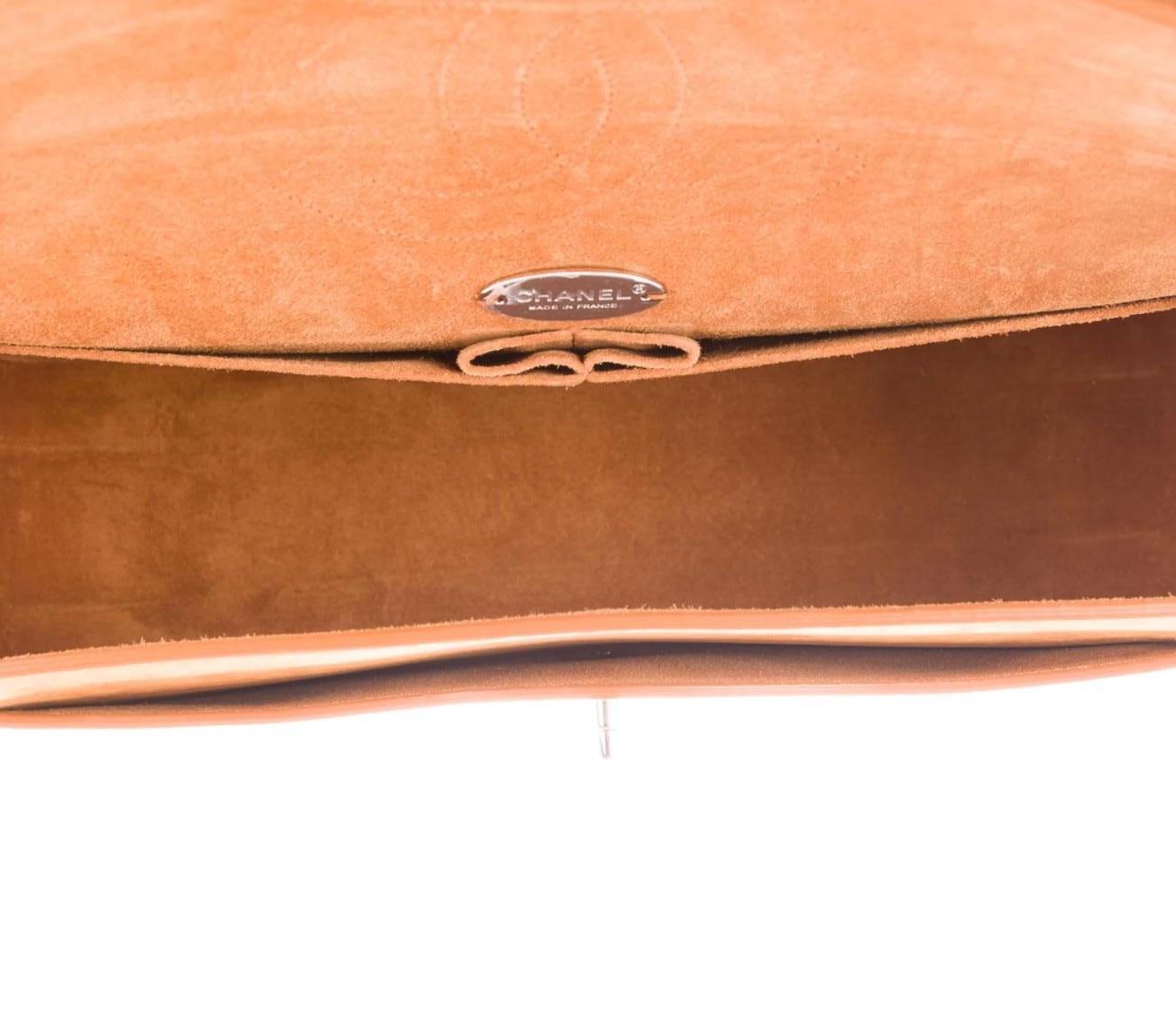 Chanel Cognac Braun Wildleder Silber Medium Abend Umhängetasche mit Klappe im Zustand „Gut“ in Chicago, IL