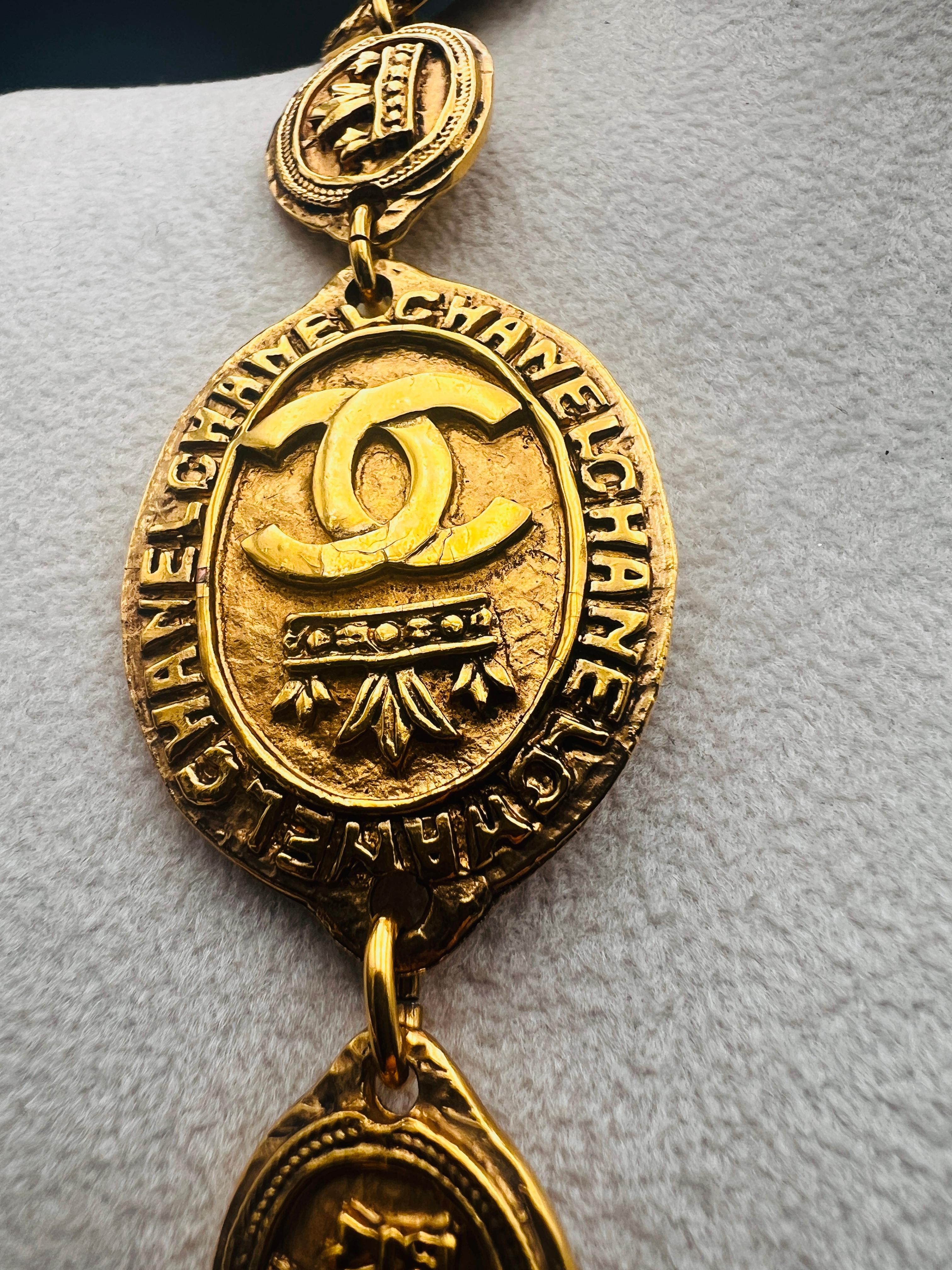 Donna Chanel Collana Coin crown sautoir 1980 Parigi in vendita