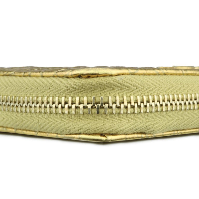 CHANEL 25S CLUTCH 30 IN METALLIC GOLD CROCODILE-EMBOSSED CALFSKIN main image 1