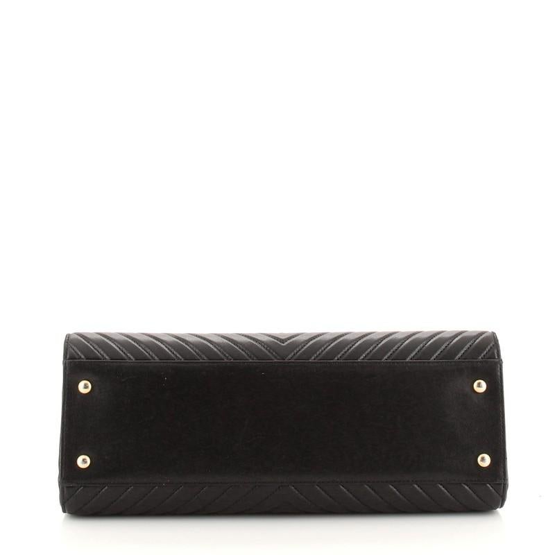 Chanel Kragen und Krawatte Tote Chevron Schafsfell Medium für Damen oder Herren