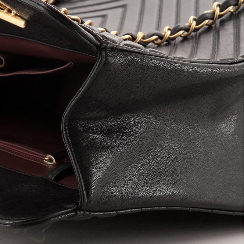 Chanel Kragen und Krawatte Tote Chevron Schafsfell Medium 4