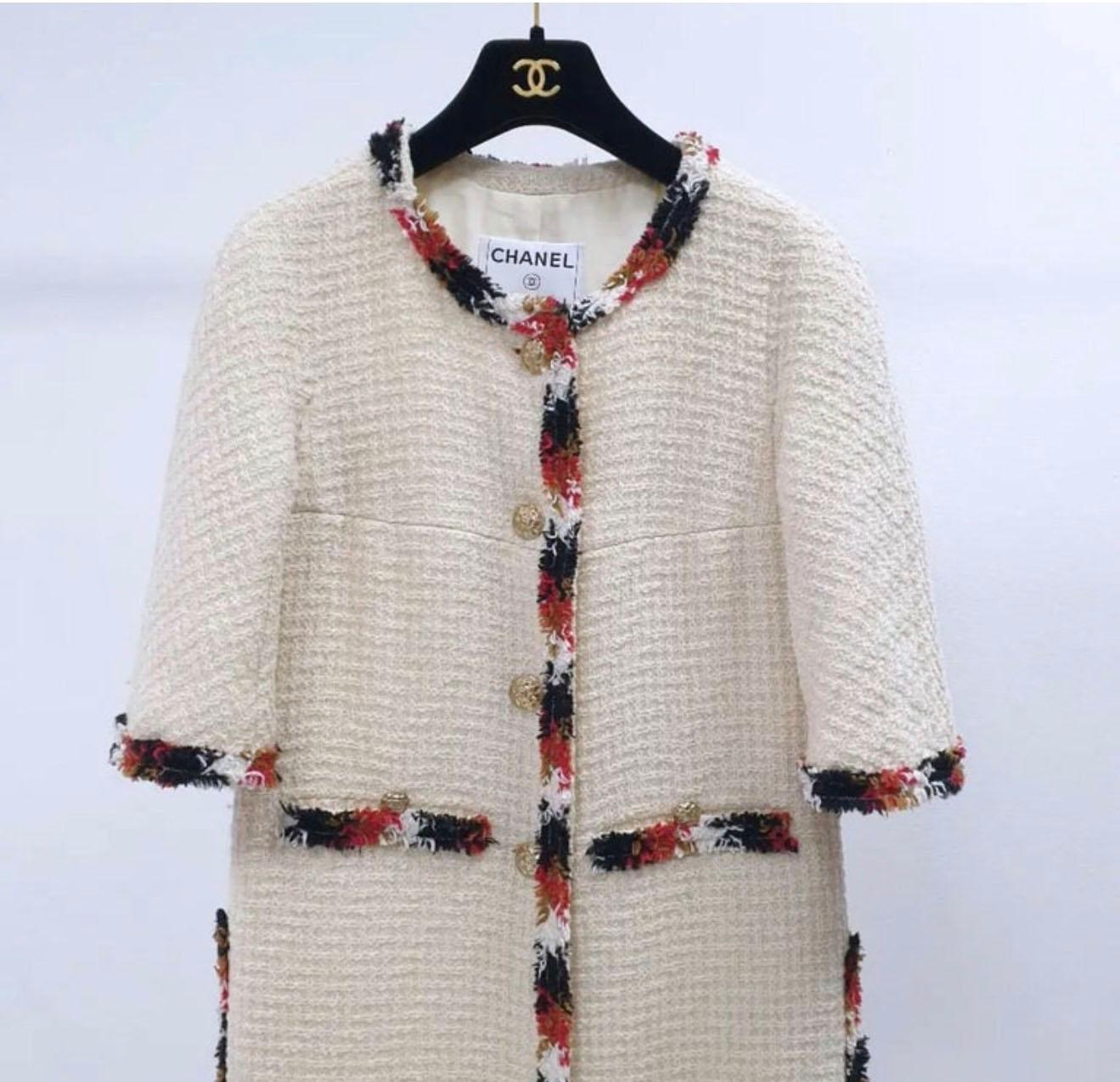 Gray Chanel Collectible 2007 Fall Ecru Tweed Jacket 38 FR For Sale