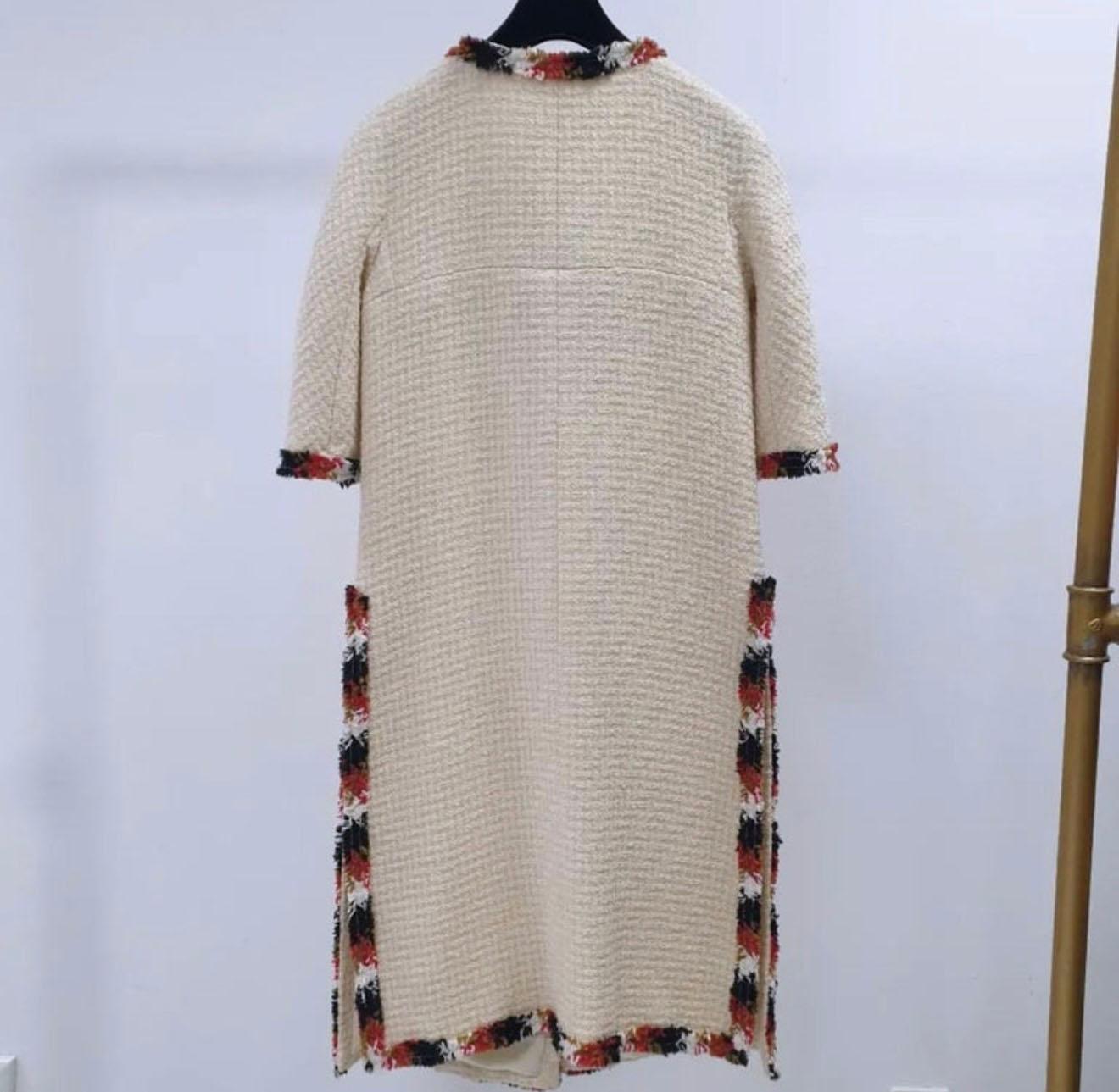 Chanel Collectible 2007 Fall Ecru Tweed Jacket 38 FR For Sale 1
