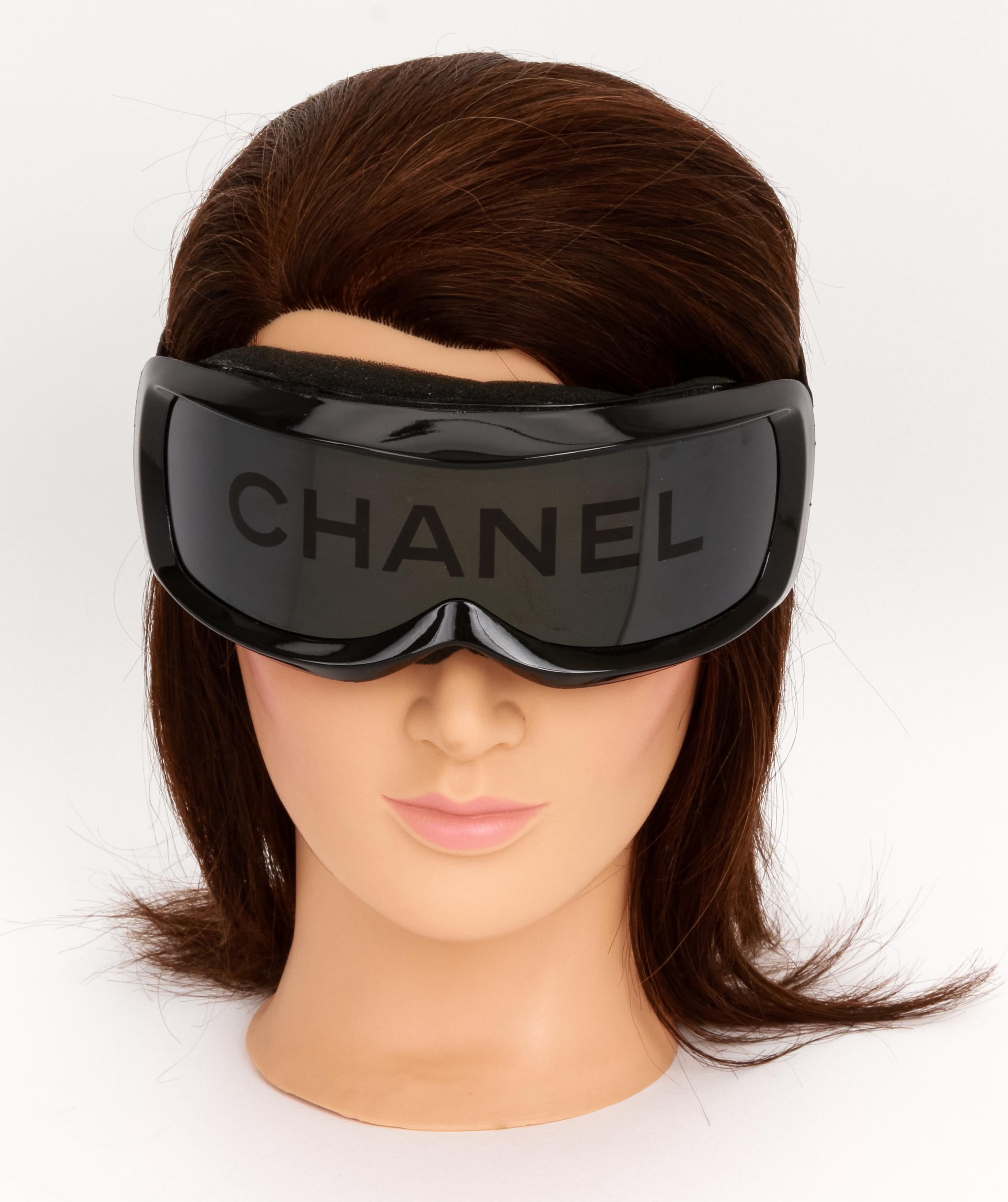 Chanel Ski Goggles with CHANEL across front. Full packaging included including original box. Condition Details : No scratches, very good condition. Earmuffs in the photo available in separate listing.