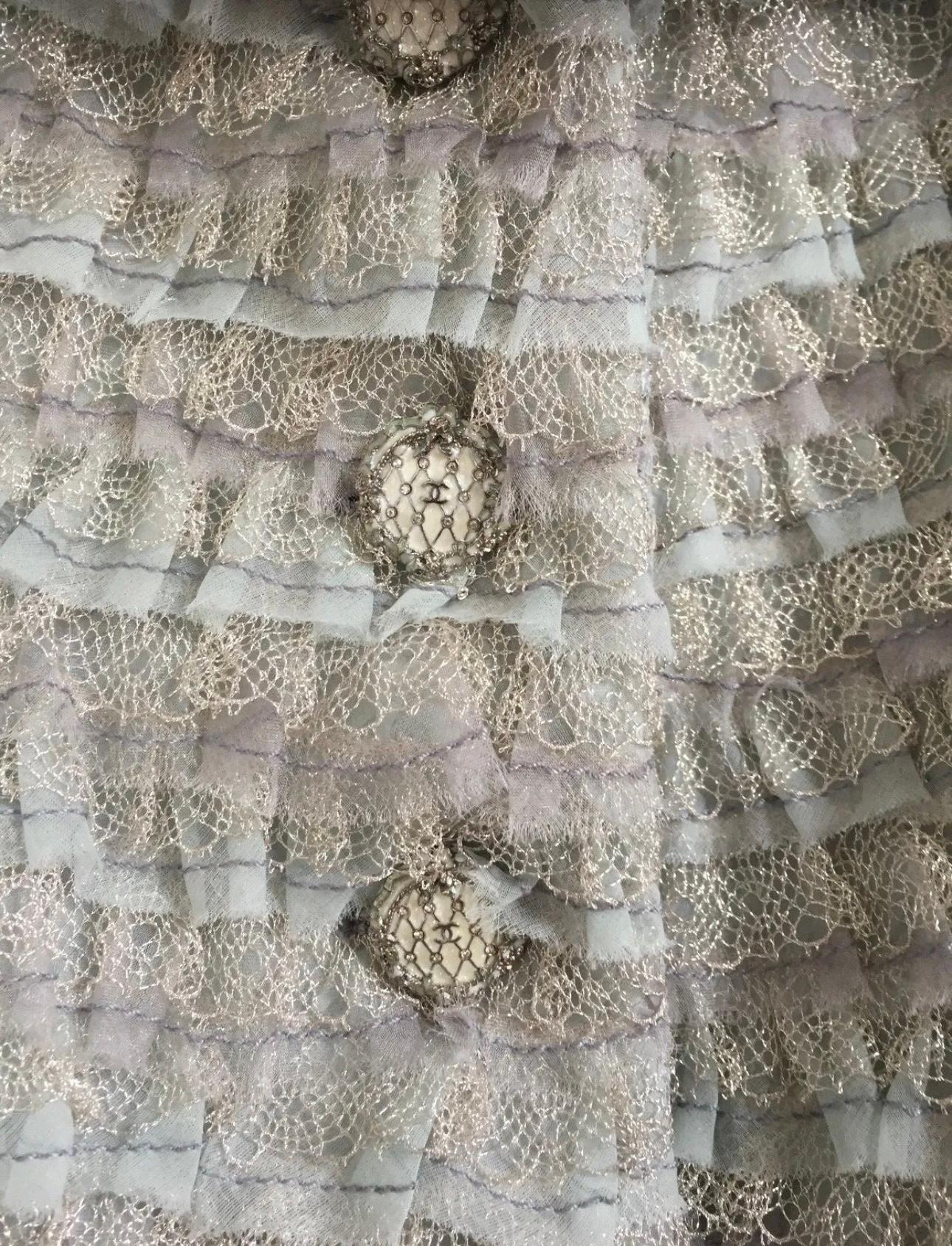 Chanel Sammlerstück Cara Delevingne Stil Tweed Jacke im Angebot 8