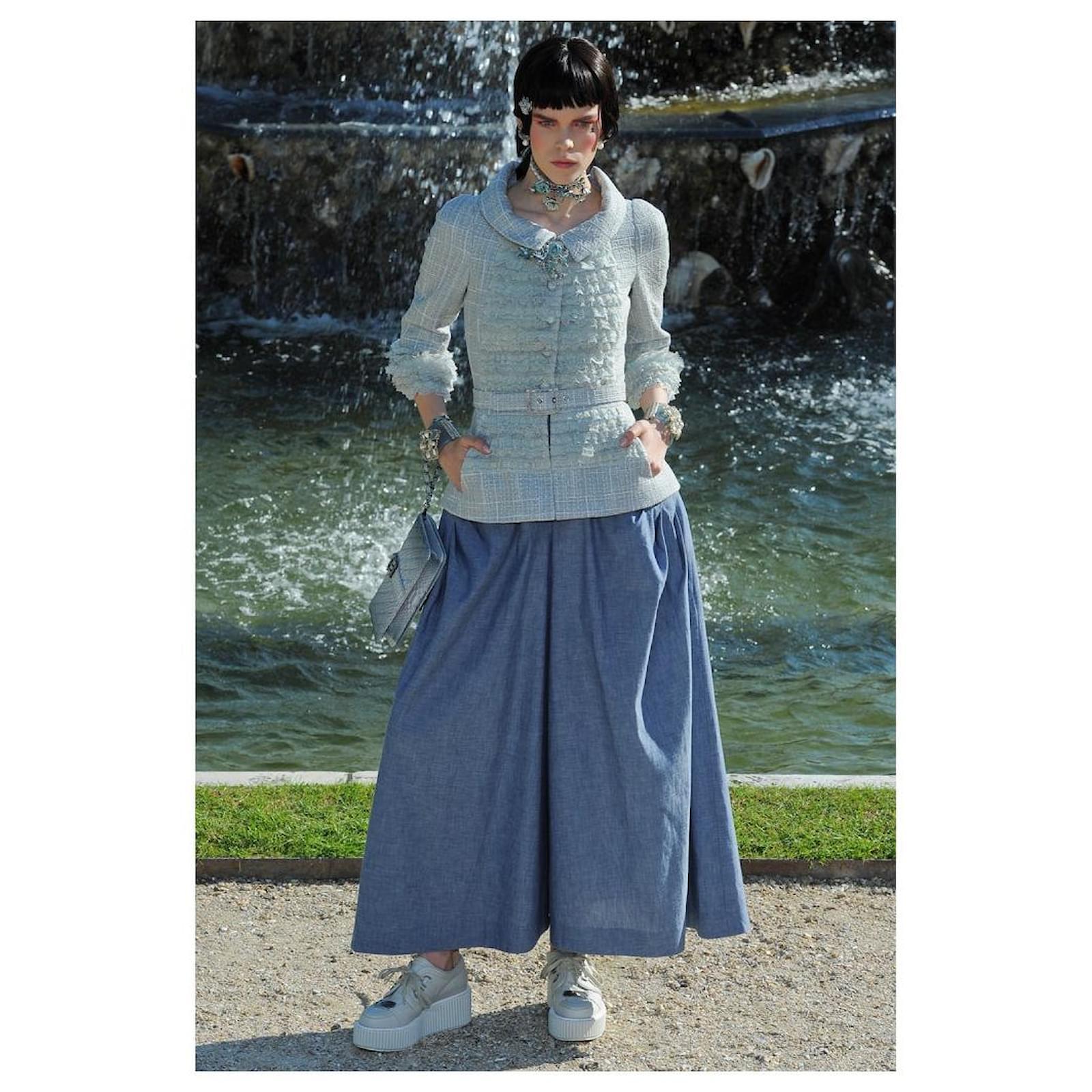 Chanel Sammlerstück Cara Delevingne Stil Tweed Jacke für Damen oder Herren im Angebot