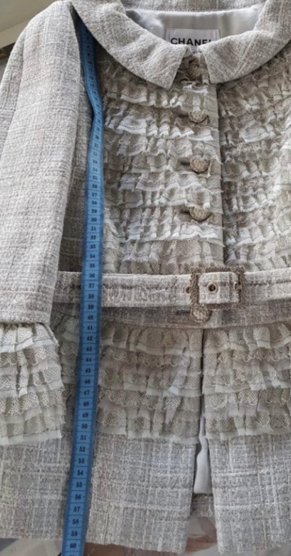 Chanel Sammlerstück Cara Delevingne Stil Tweed Jacke im Angebot 3