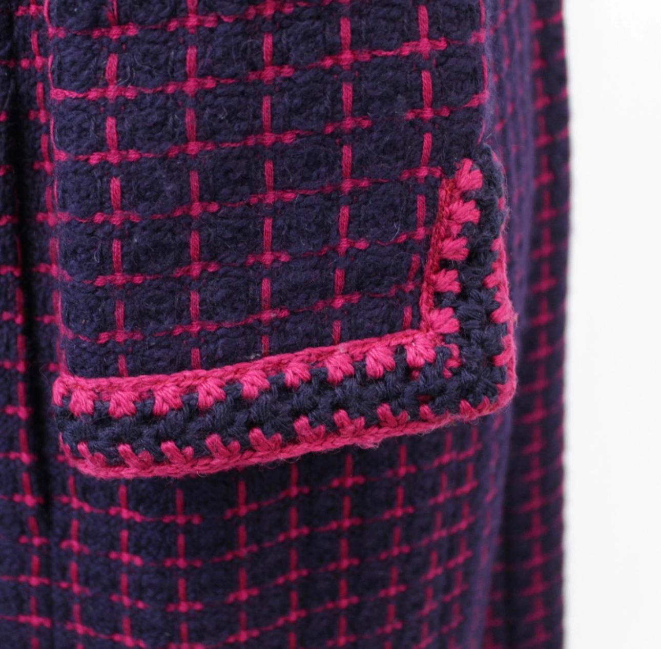 Manteau de collection Chanel boutons CC en vente 4