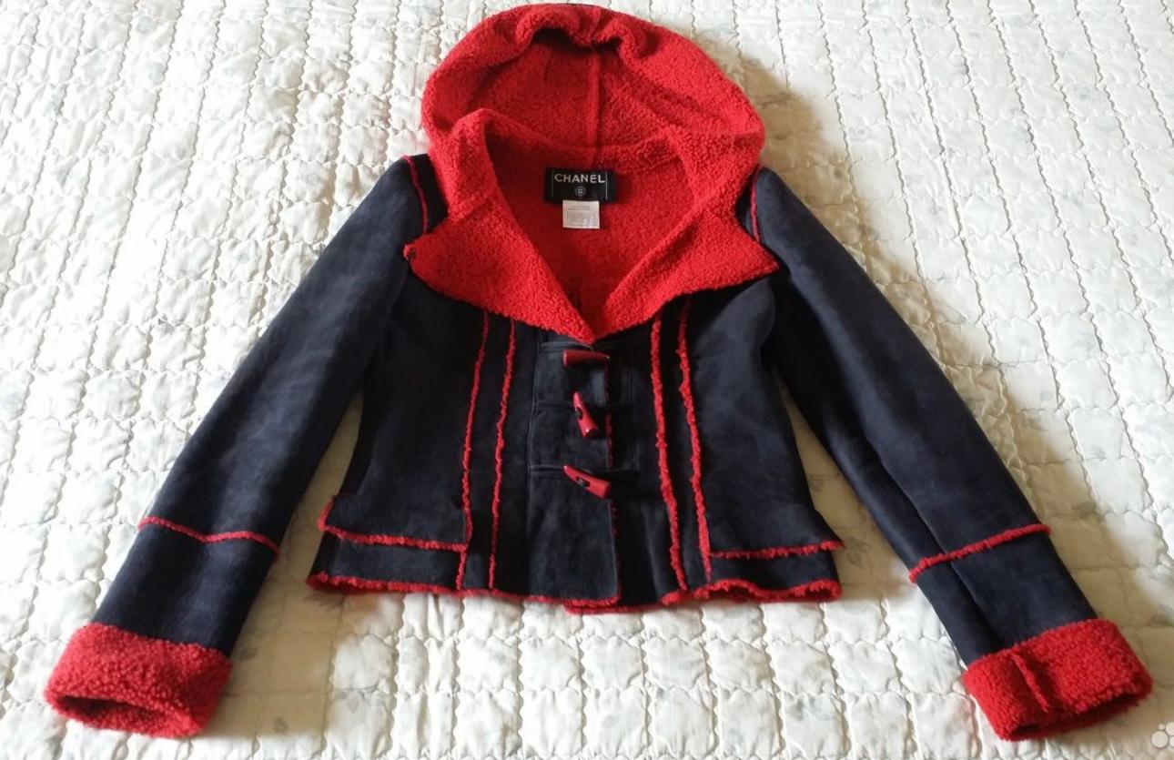 Chanel Collectible CC Closures Red and Black Shearling Jacket  In Excellent Condition For Sale In Dubai, AE