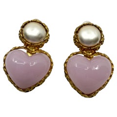 Chanel Collection'S 28 Orecchini a clip con cuore rosa Gripoix e perla, anni '90