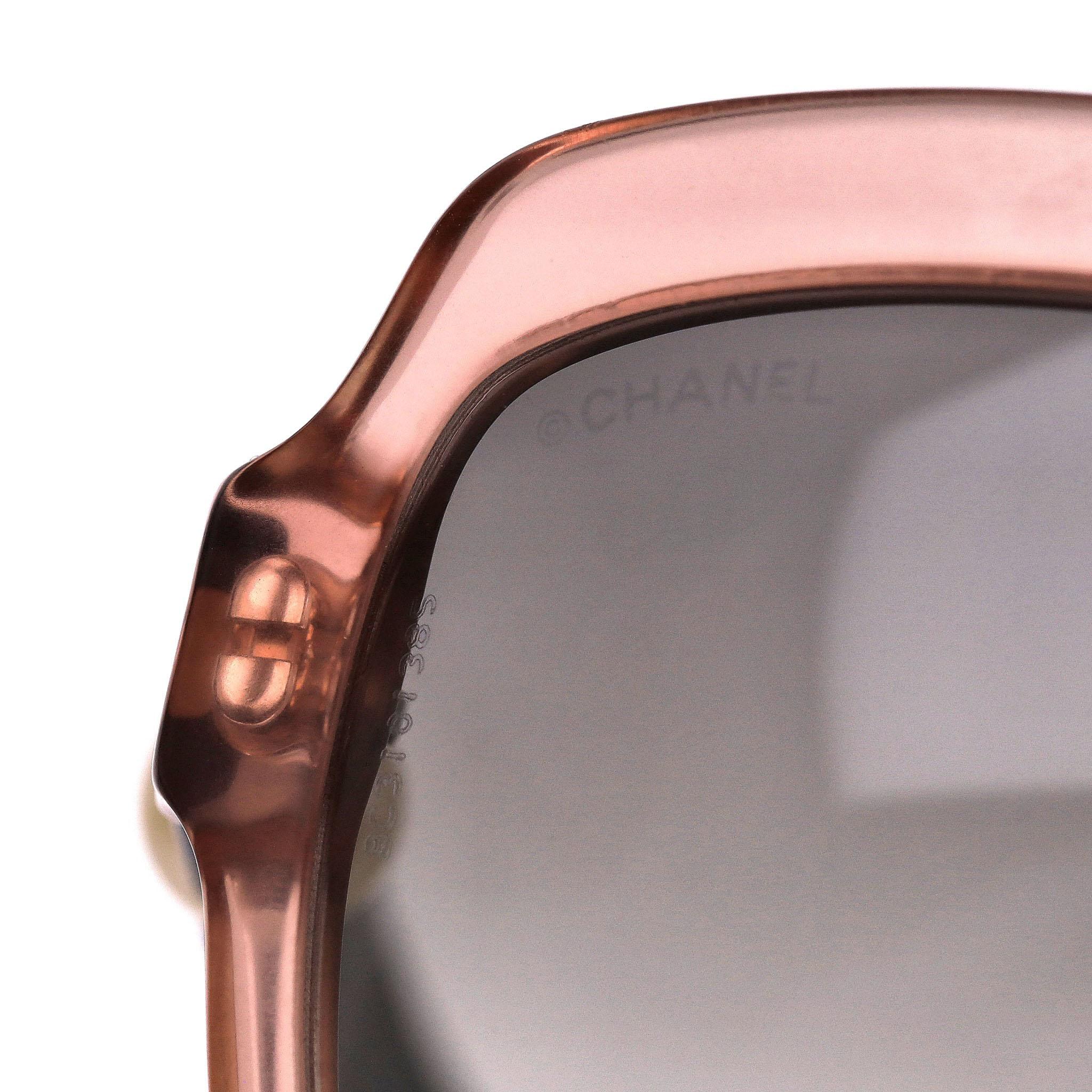 Chanel 'Collection Perle' Square Sunglasses 1