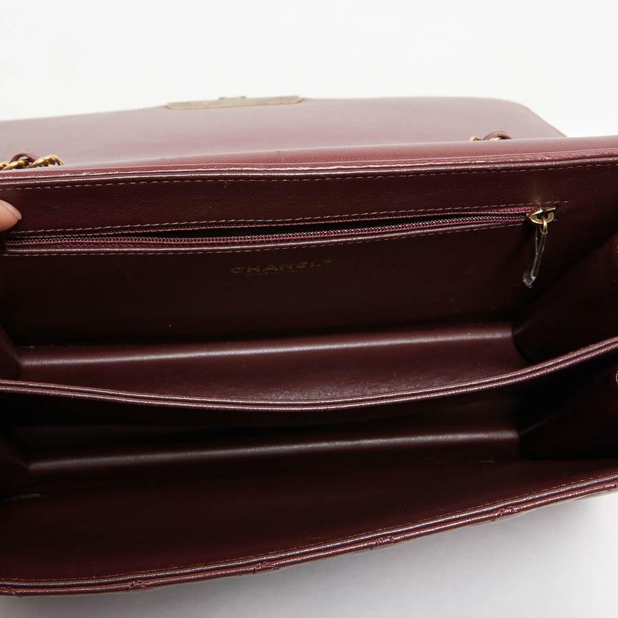 CHANEL Collector bag in burgundy leather 7