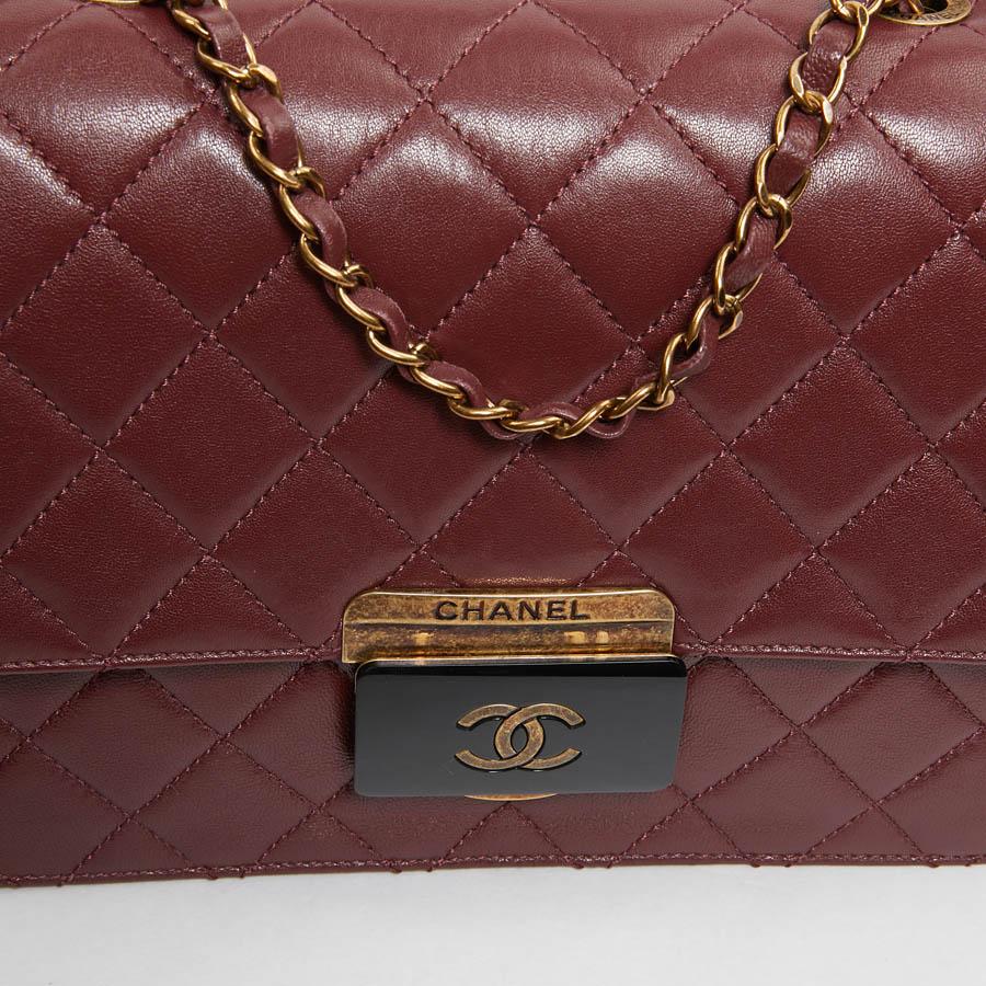 CHANEL Collector bag in burgundy leather 10