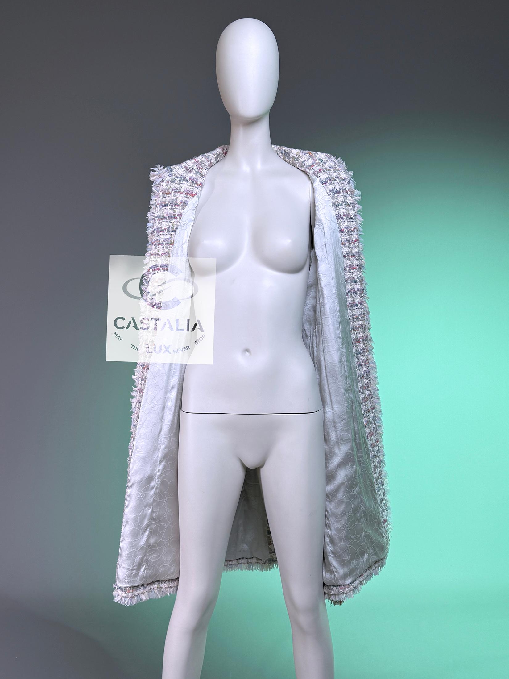 Chanel Coleccionistas 2004 Vintage Abrigo de tweed con cinturón 38 FR en venta 11
