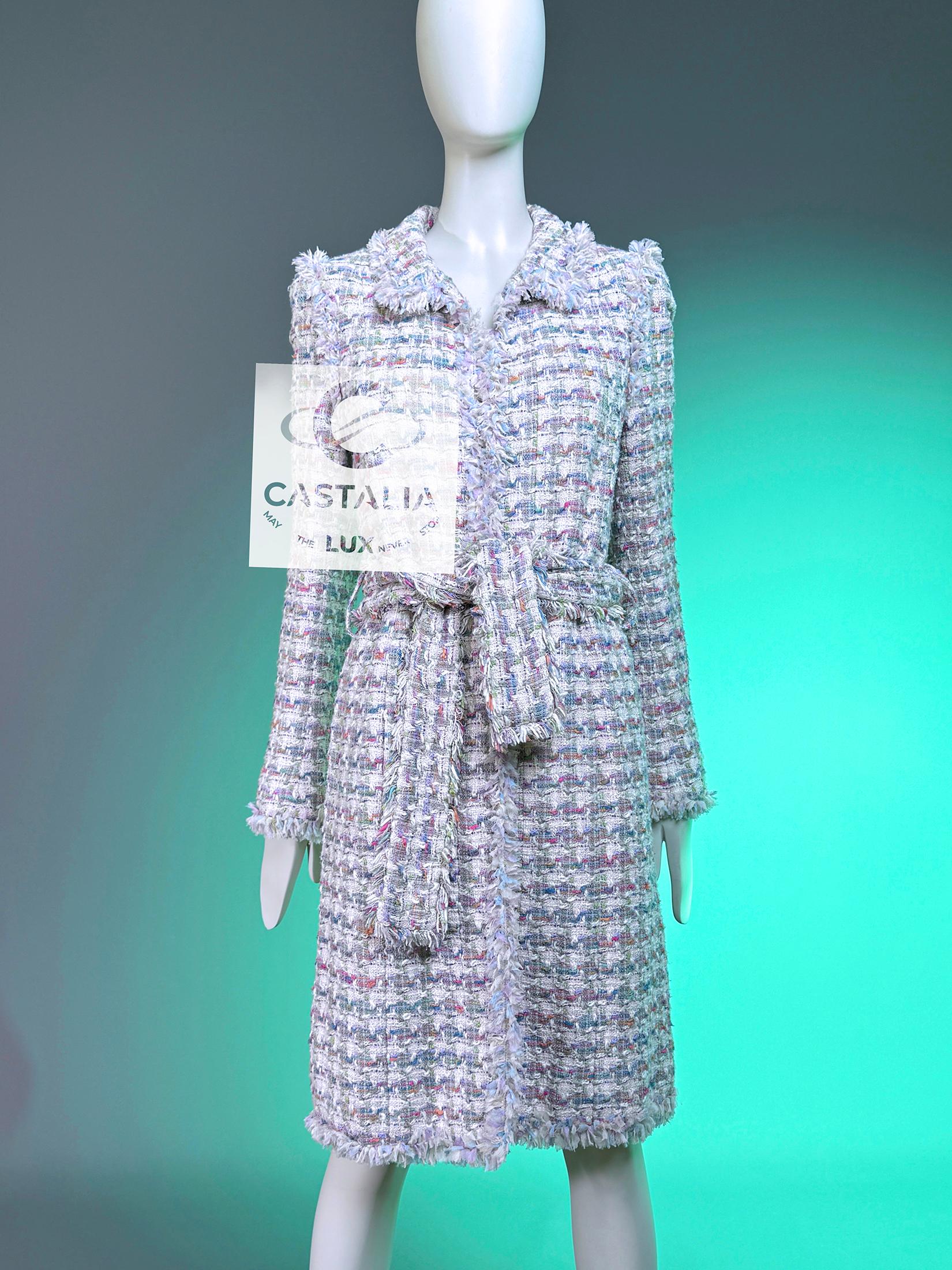 Chanel Coleccionistas 2004 Vintage Abrigo de tweed con cinturón 38 FR en Excelente estado para la venta en Dubai, AE