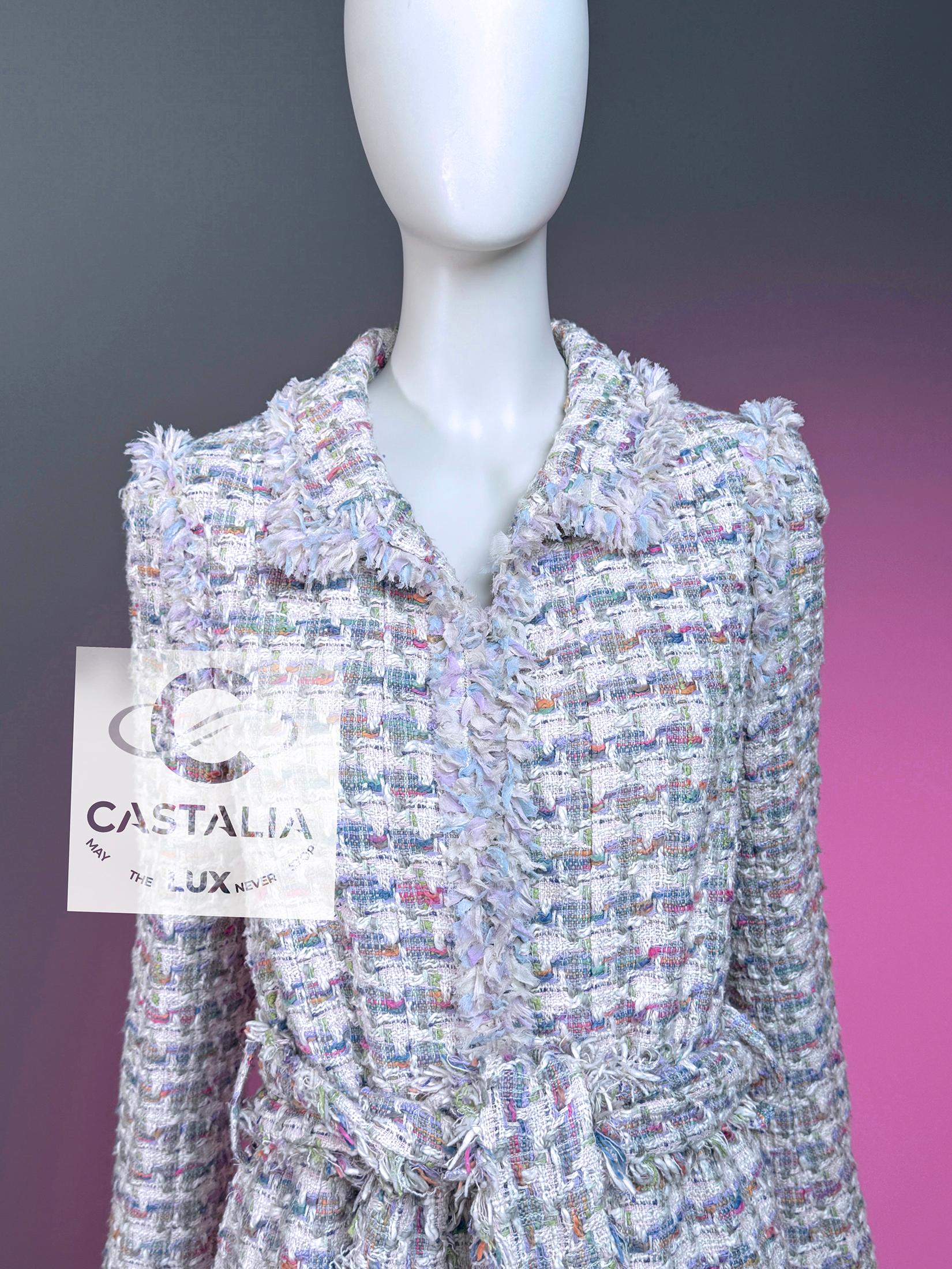 Femenino o masculino Chanel Coleccionistas 2004 Vintage Abrigo de tweed con cinturón 38 FR en venta
