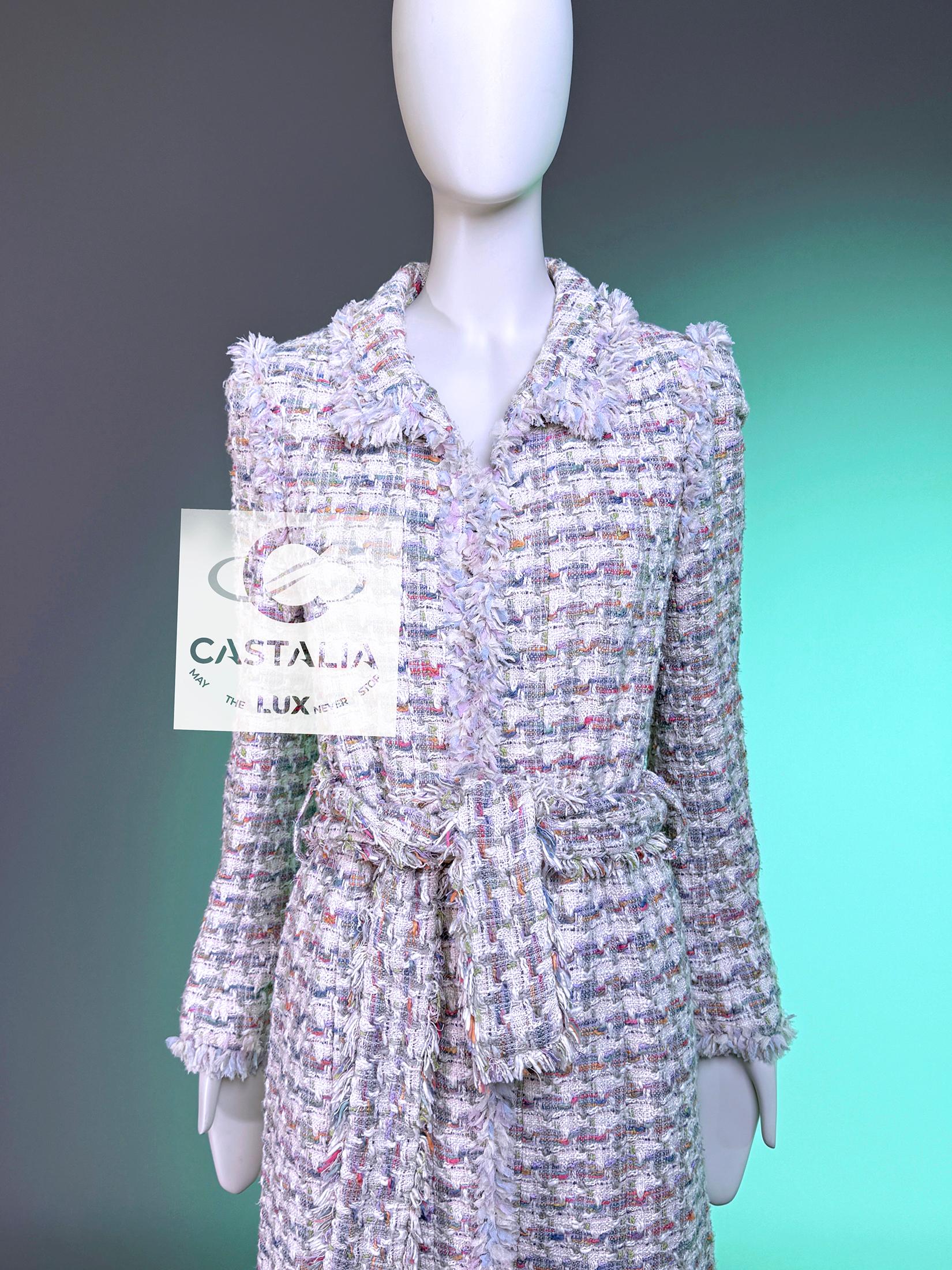 Chanel Coleccionistas 2004 Vintage Abrigo de tweed con cinturón 38 FR en venta 2