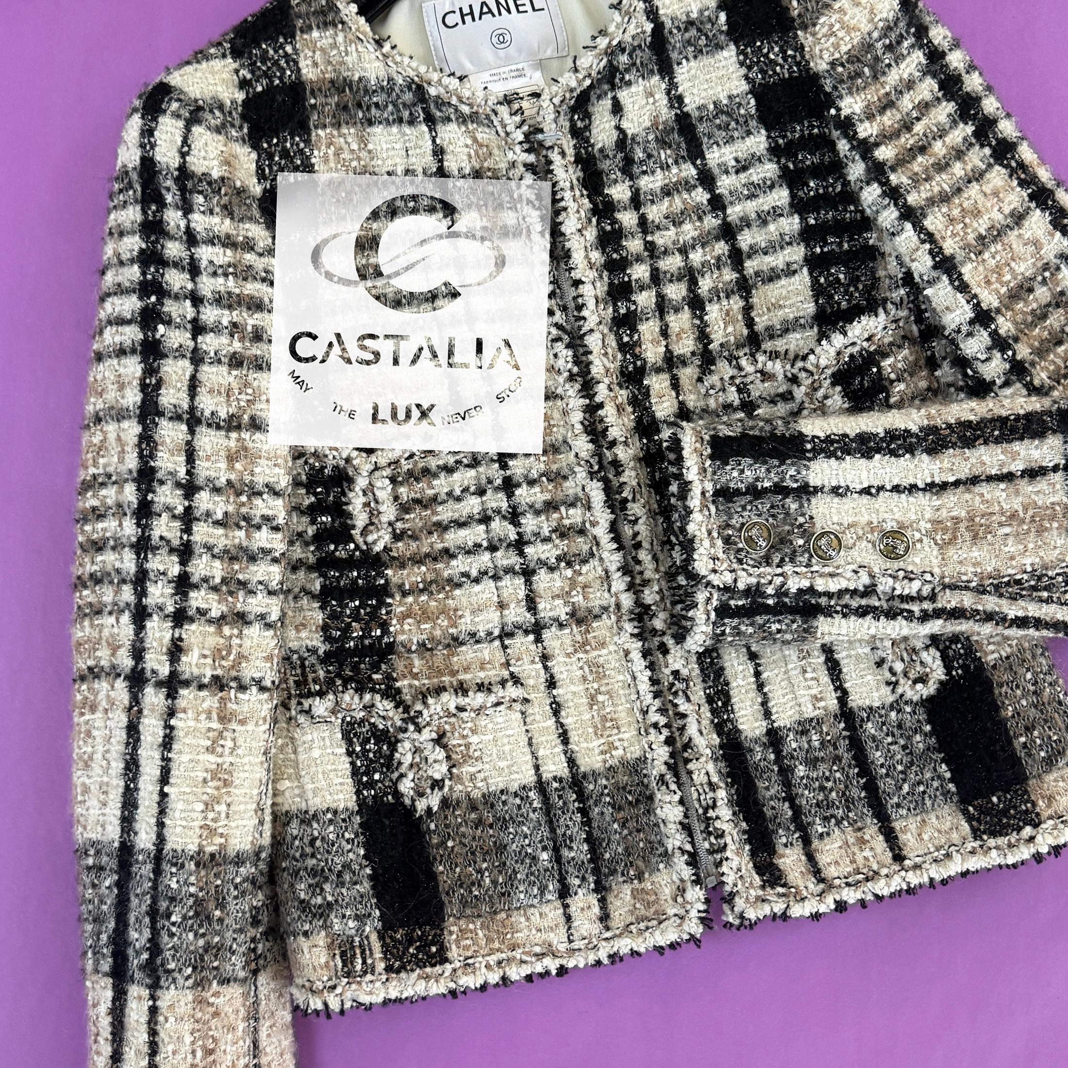 Chanel Collectors Beige Iridescent Tweed Jacket 34 FR en vente 9