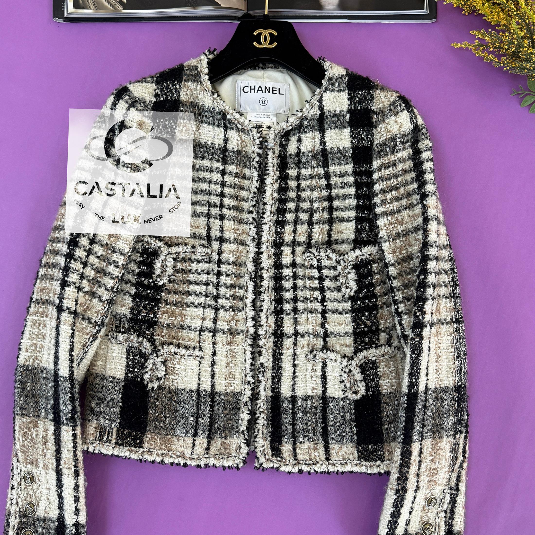 Chanel Collectors Beige Iridescent Tweed Jacket 34 FR en vente 10