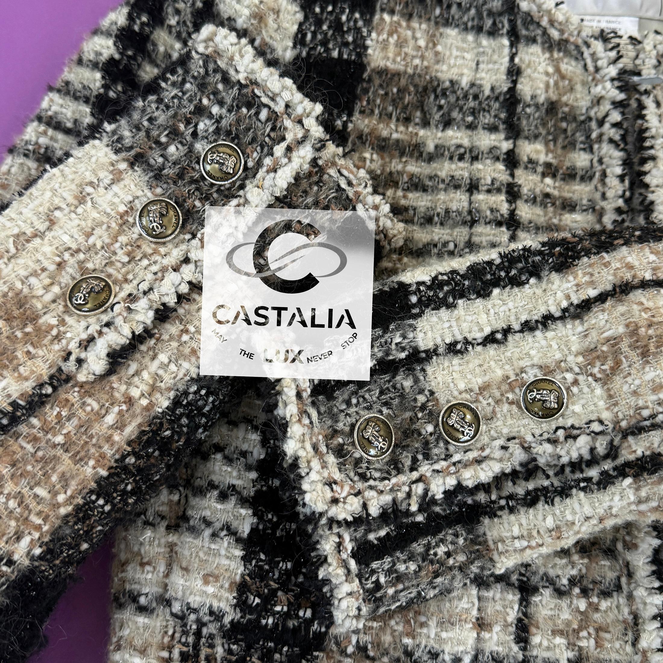 Chanel Collectors Beige Iridescent Tweed Jacket 34 FR en vente 4