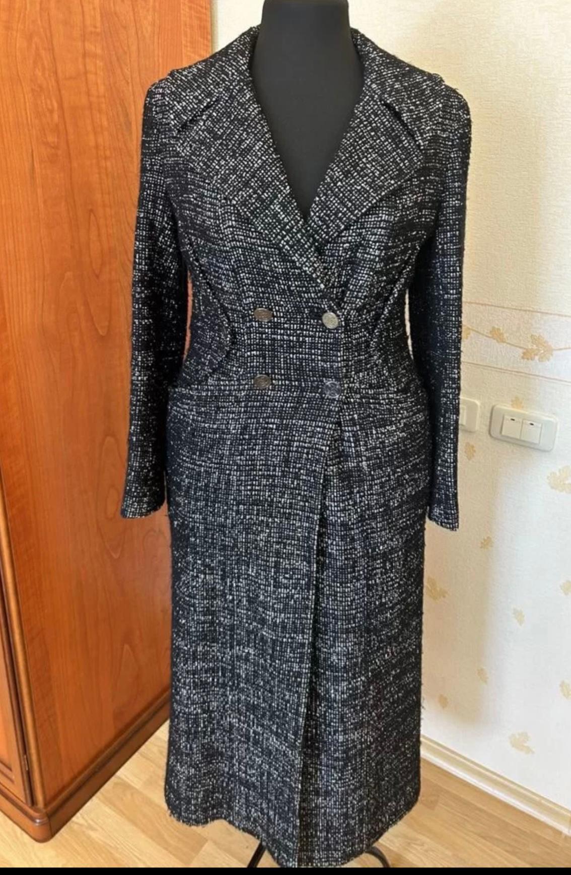 Chanel Collectors Black Maxi Tweed Coat In Excellent Condition For Sale In Dubai, AE
