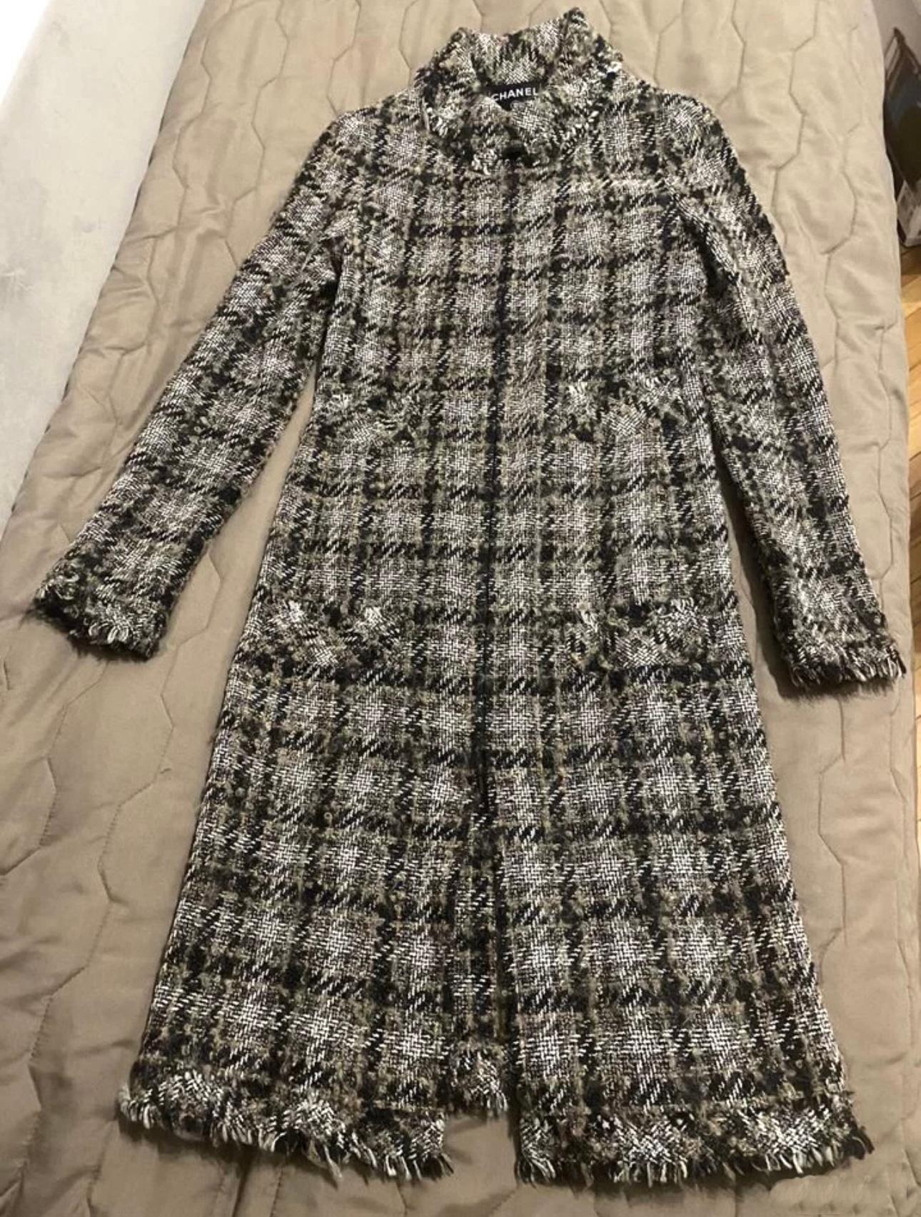 Rare Chanel brown maxi tweed coat with CC logo buttons from 2005 Fall Collection by Karl Lagerfeld.
Size mark 38 FR. Pristine condition.