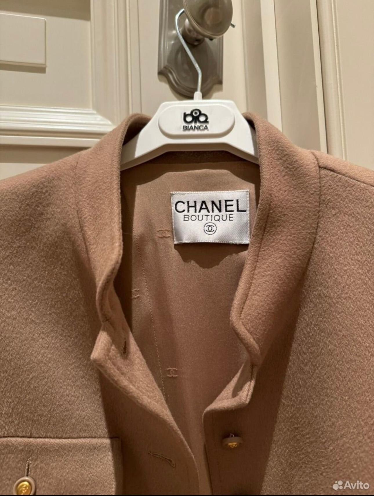 Chanel Sammler CC Gold Knöpfe Nude Beige Jacke im Angebot 4