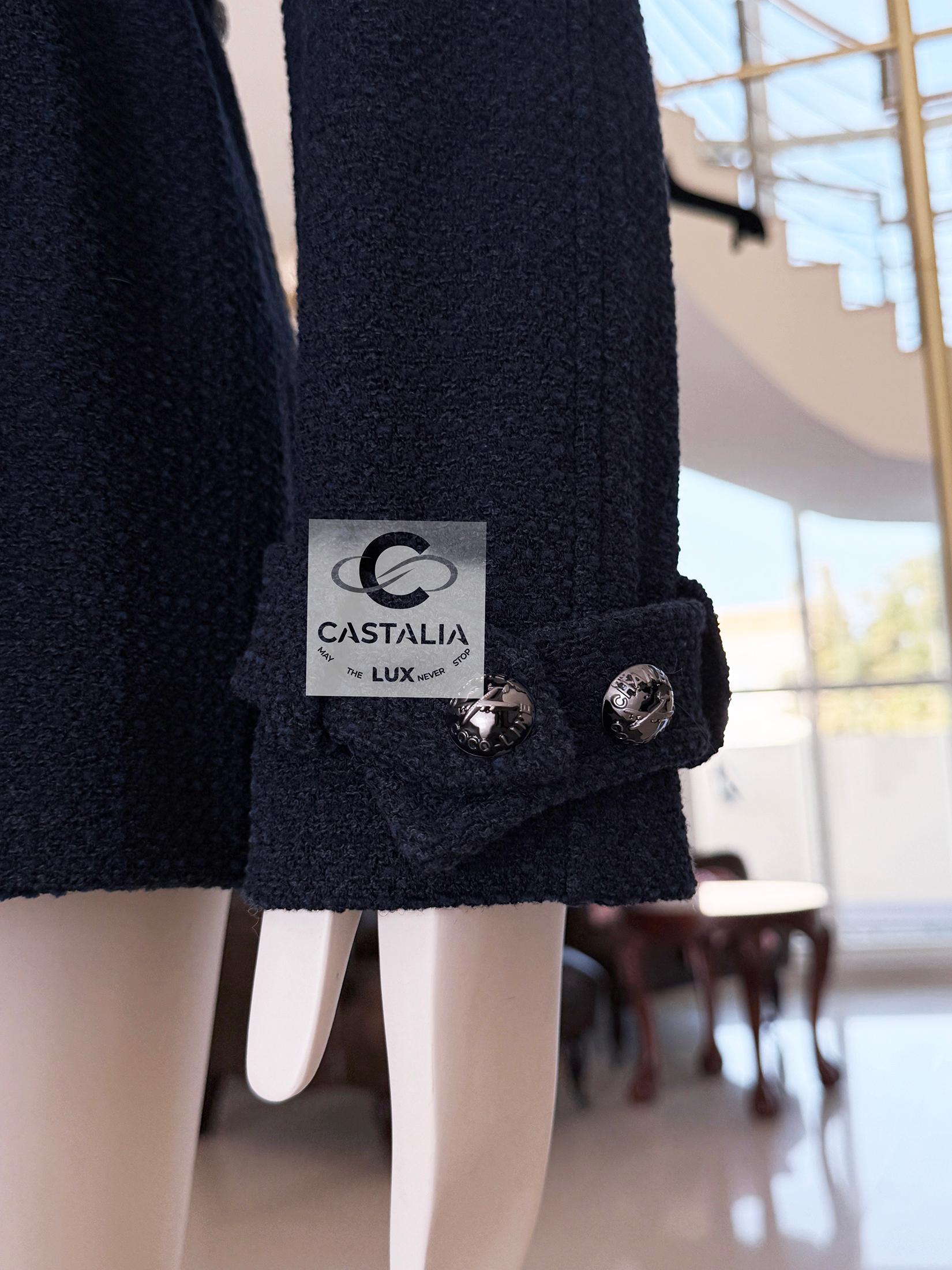 Chanel Collectors CC Plane Buttons Belted Tweed Jacket 38 FR in vendita 8