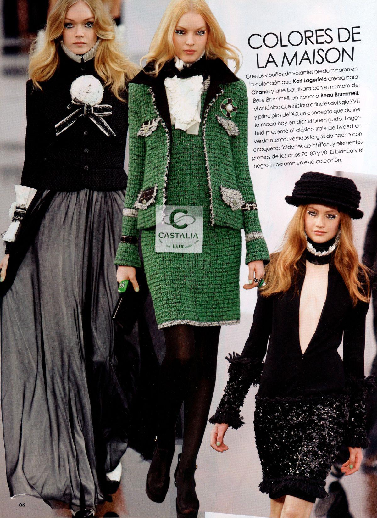 Collectors Chanel green tweed dress ~ from Ad Campaign of 2009 Fall Collection 
~ by Karl Lagerfeld 
Size mark 36 FR / Condition: pristine
- made of precious Lesage tweed in green with interwoven metallic threads 
- tonal silk lining 