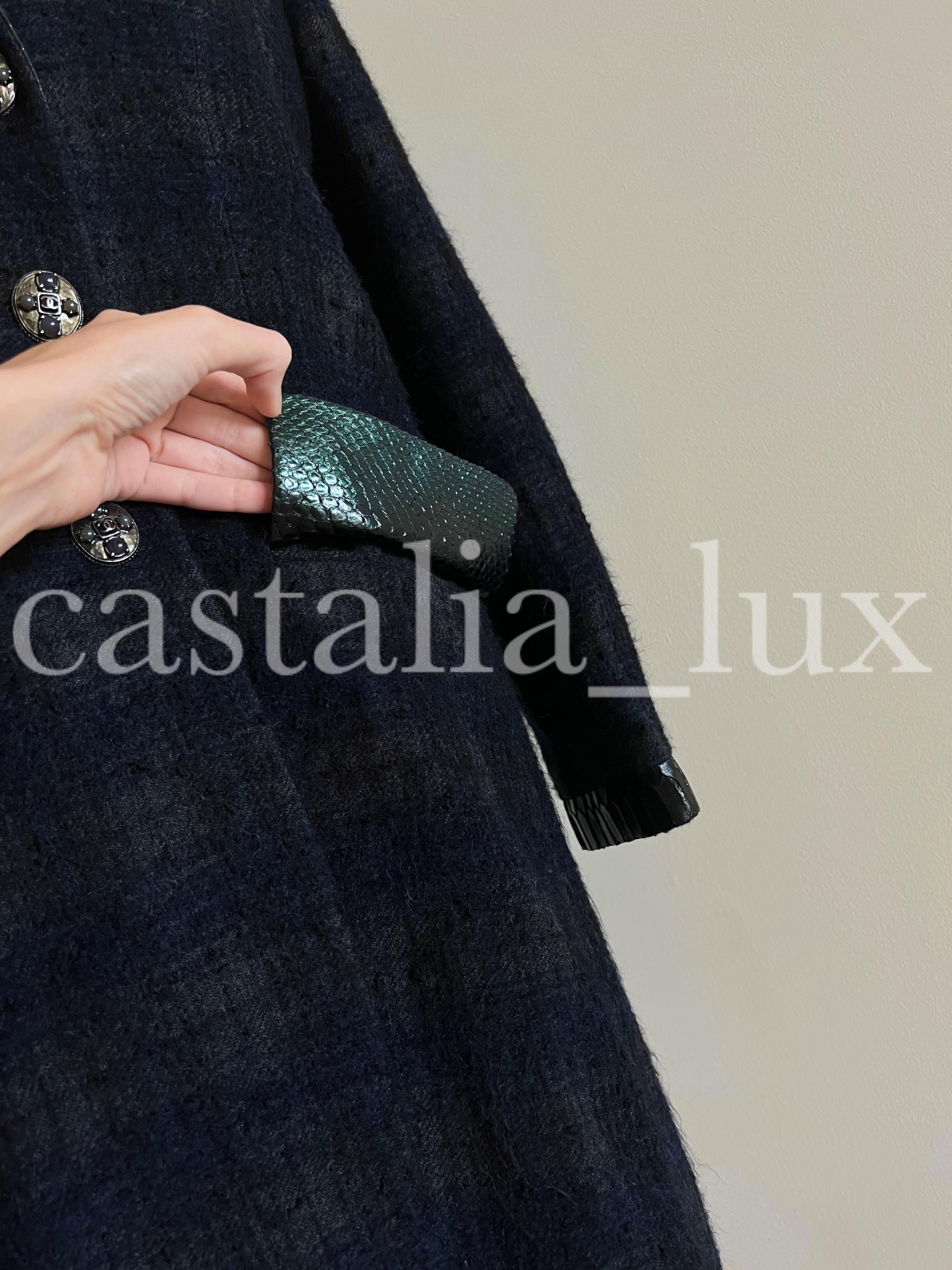 Chanel Sammler Paris / Edinburgh Gripoix Buttons Tweed-Mantel mit Knöpfen  im Angebot 9