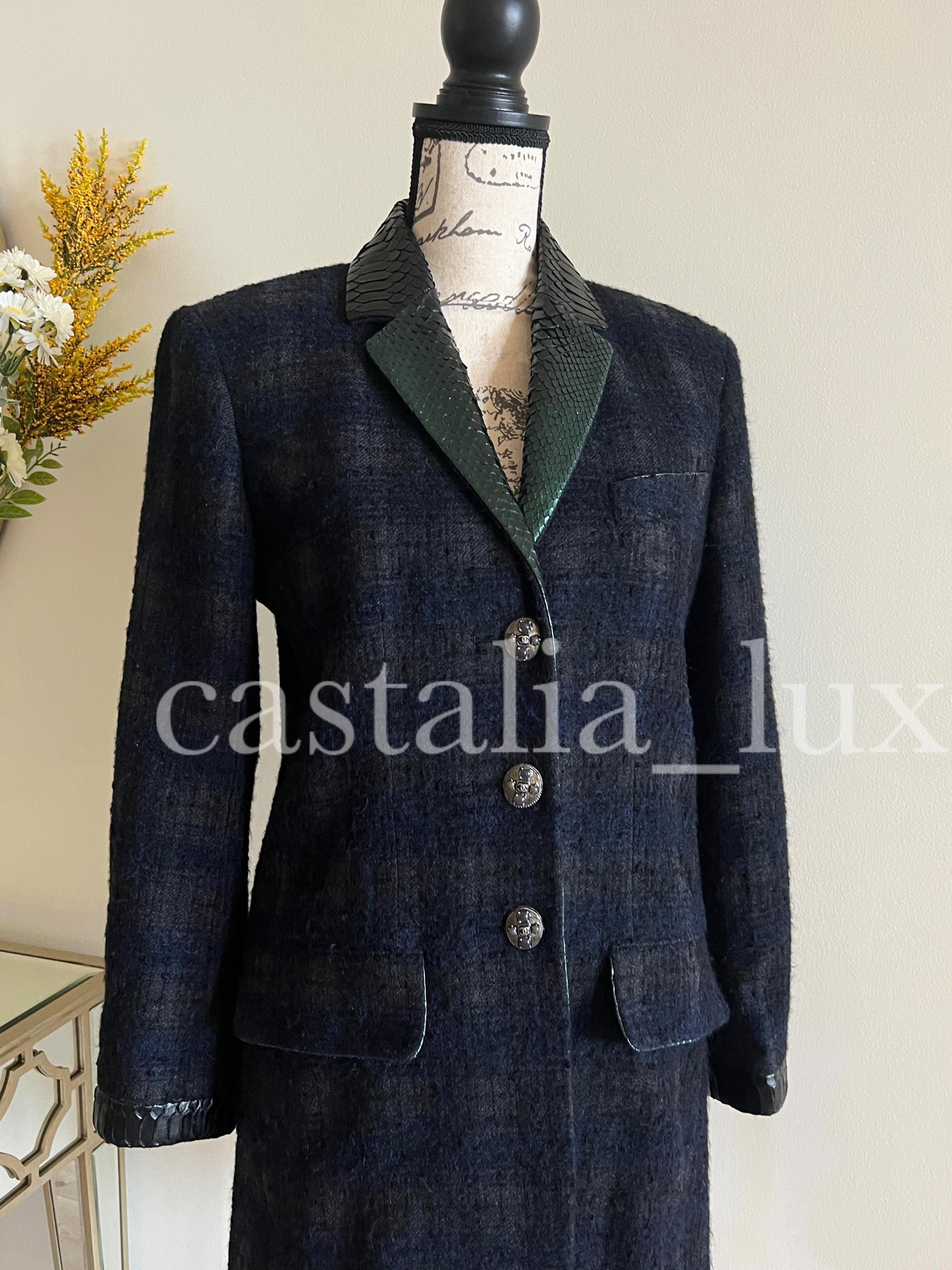 Chanel Sammler Paris / Edinburgh Gripoix Buttons Tweed-Mantel mit Knöpfen  im Angebot 1