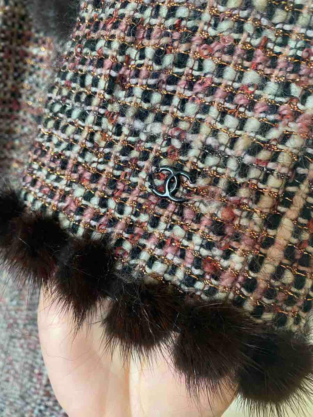 Chanel Sammler Vintage Stil Lesage Tweed-Mantel im Zustand „Hervorragend“ in Dubai, AE