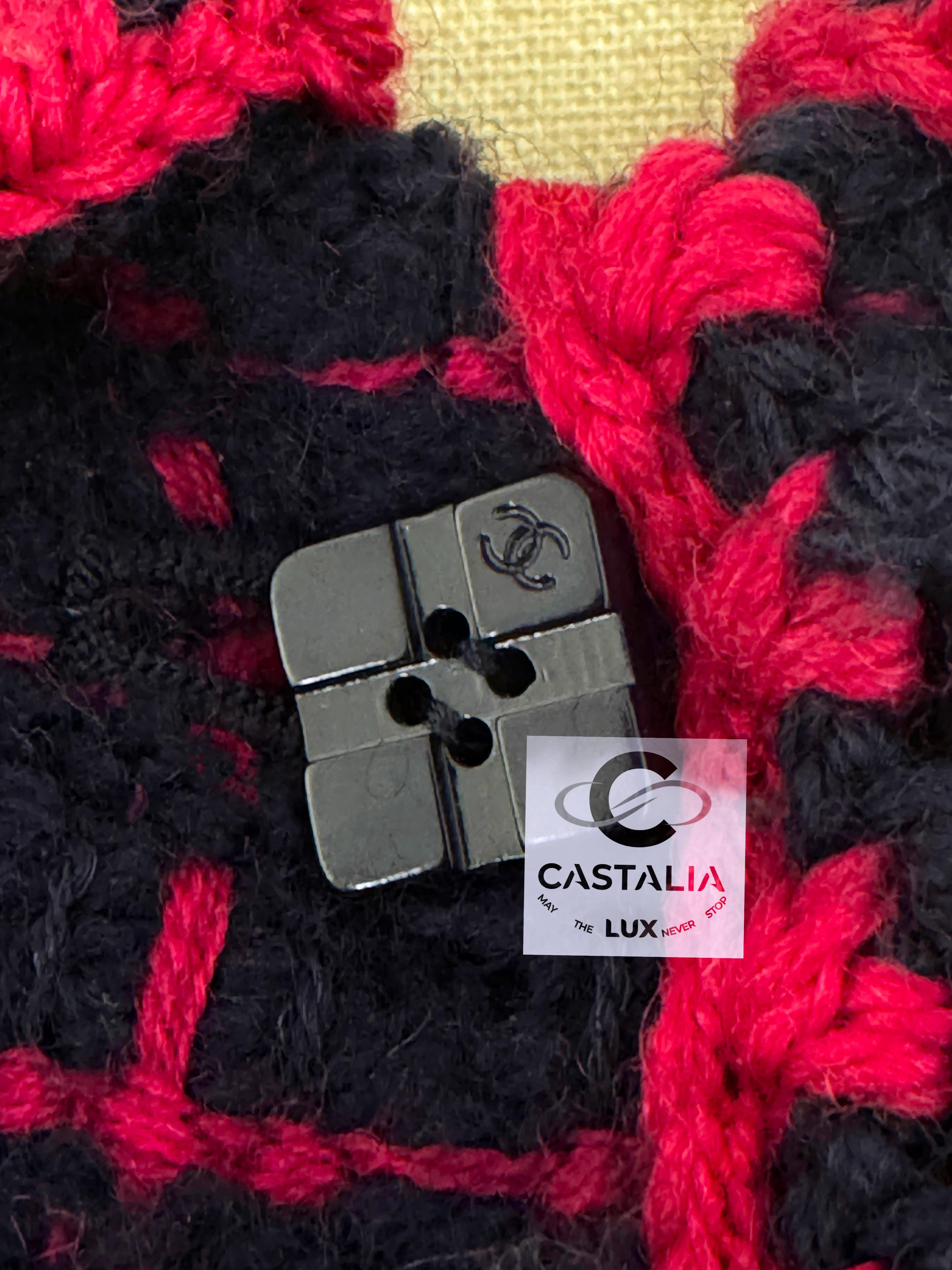 Chanel Collectors Vintage Tweed Coat with Logo Belt For Sale 2
