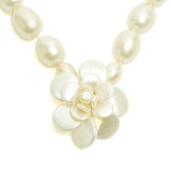 Chanel Collier Camélia Gripoix 1998 Fancy Pearls and Camelia Choker Necklace