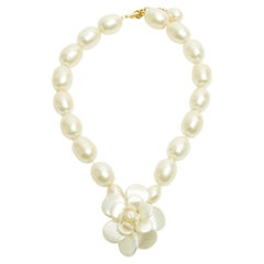 Chanel Collier Camélia Gripoix 1998 Fancy Pearls and Camelia Choker Necklace