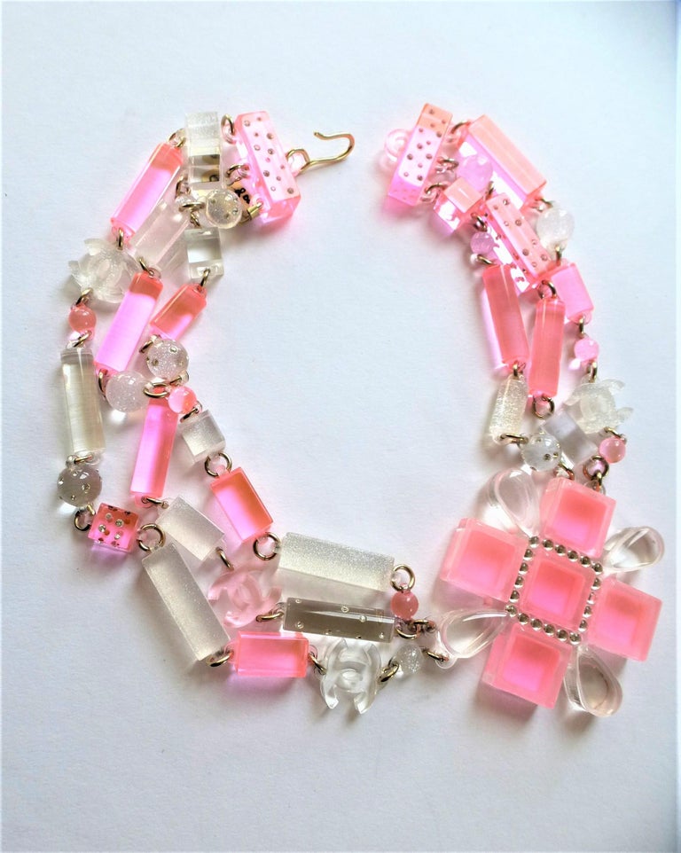 Chanel Collier pink and clear lucite elements 2000s For Sale at 1stDibs