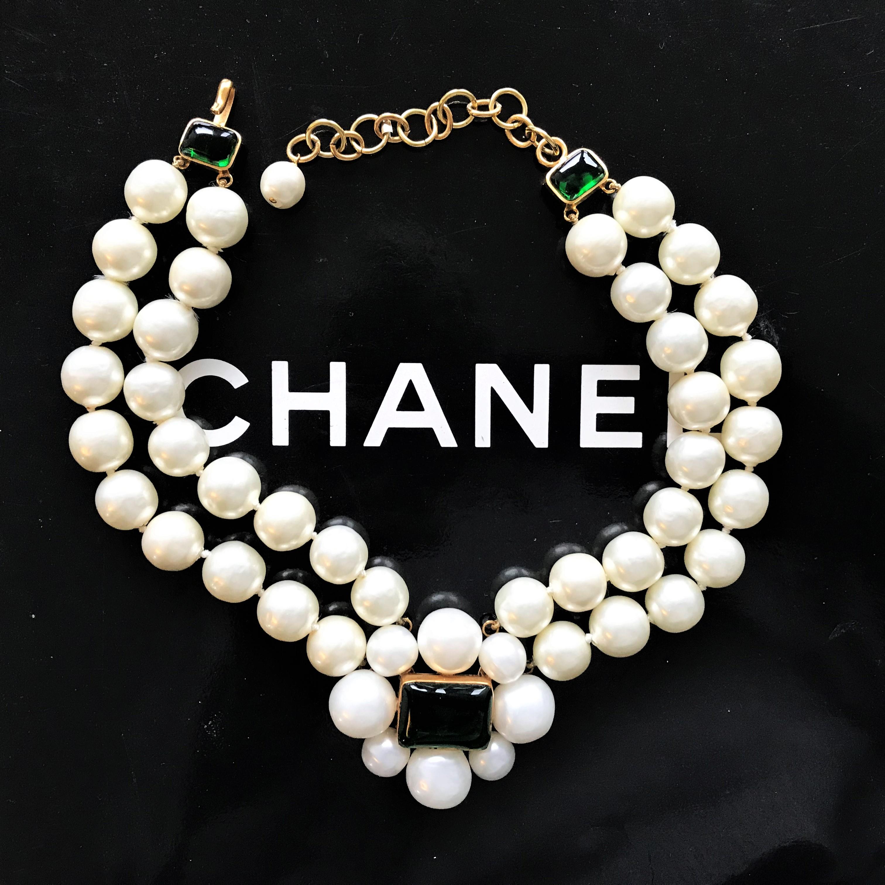 CHANEL collier with pearls and Gripoix signed 97A - 1997 Autumn In Excellent Condition In Stuttgart, DE