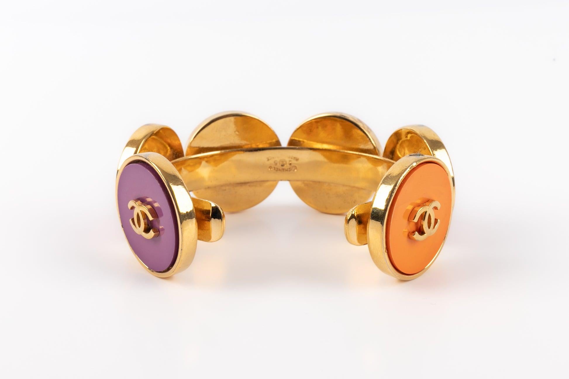 Bracciale colorato Chanel con logo CC, anni '90 in vendita 1