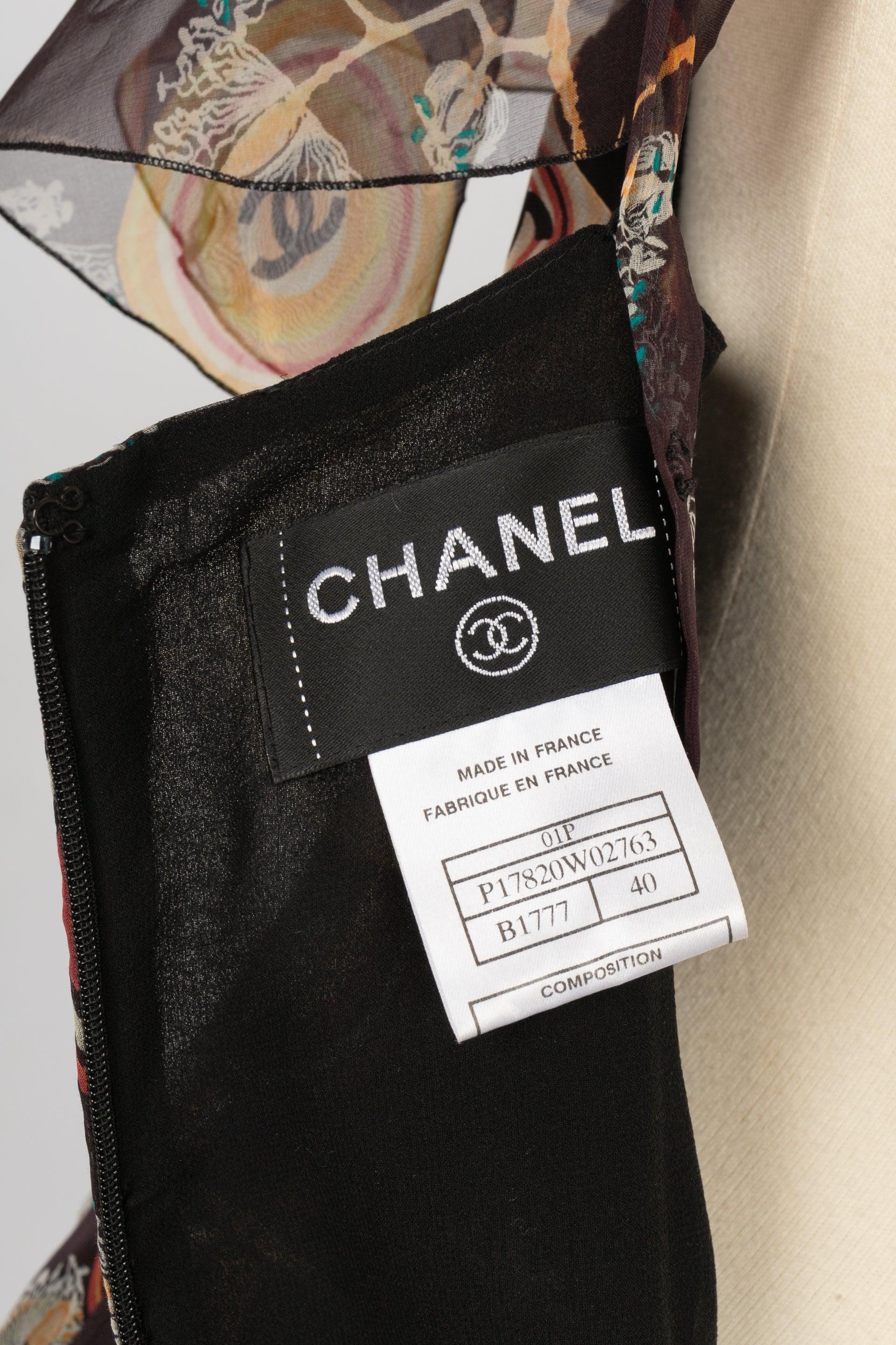Robe en soie à motifs colorés Chanel, été 2001 en vente 2