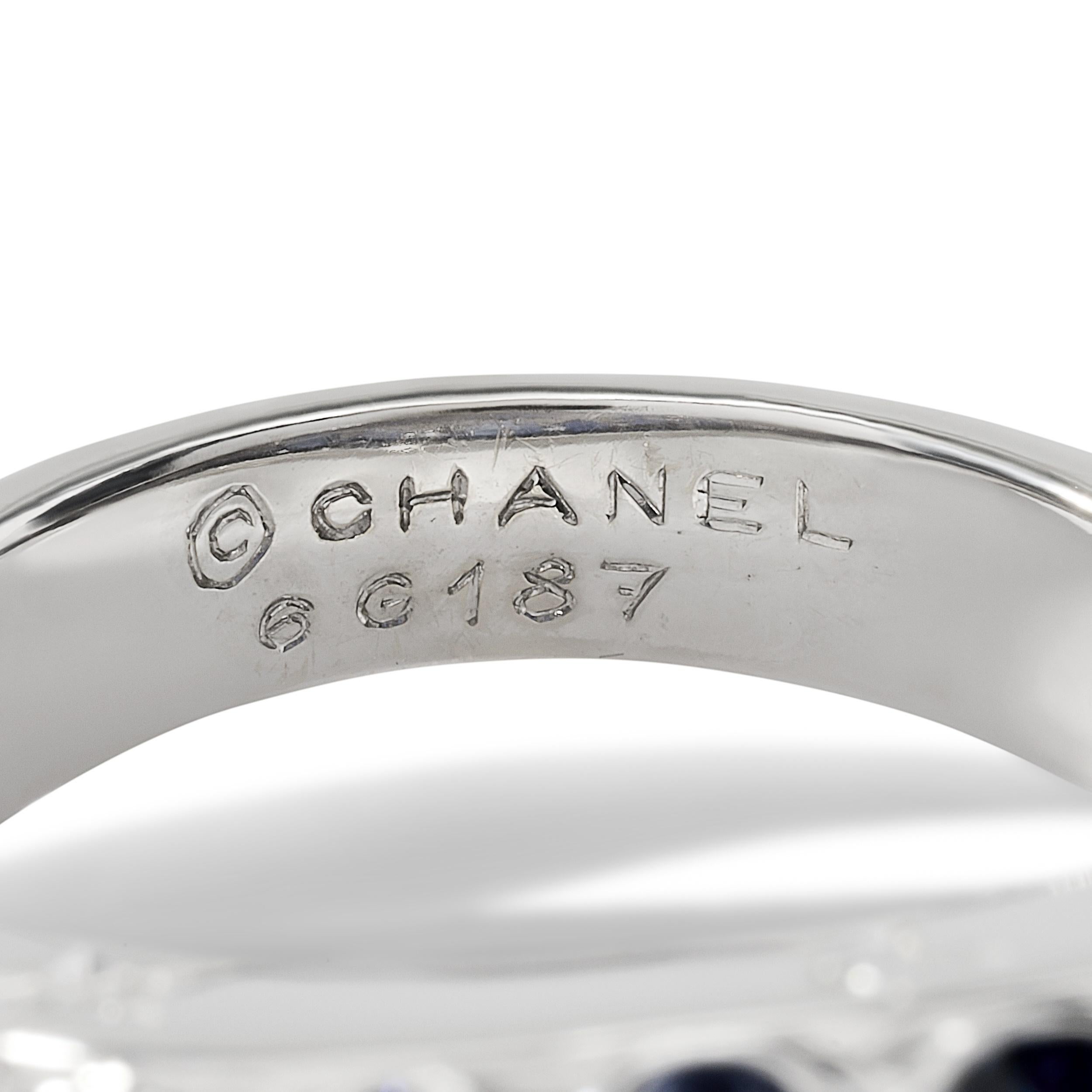 Taglio ovale Anello Chanel Comete in oro bianco 18 carati con zaffiro e diamanti Luna e Stelle in vendita