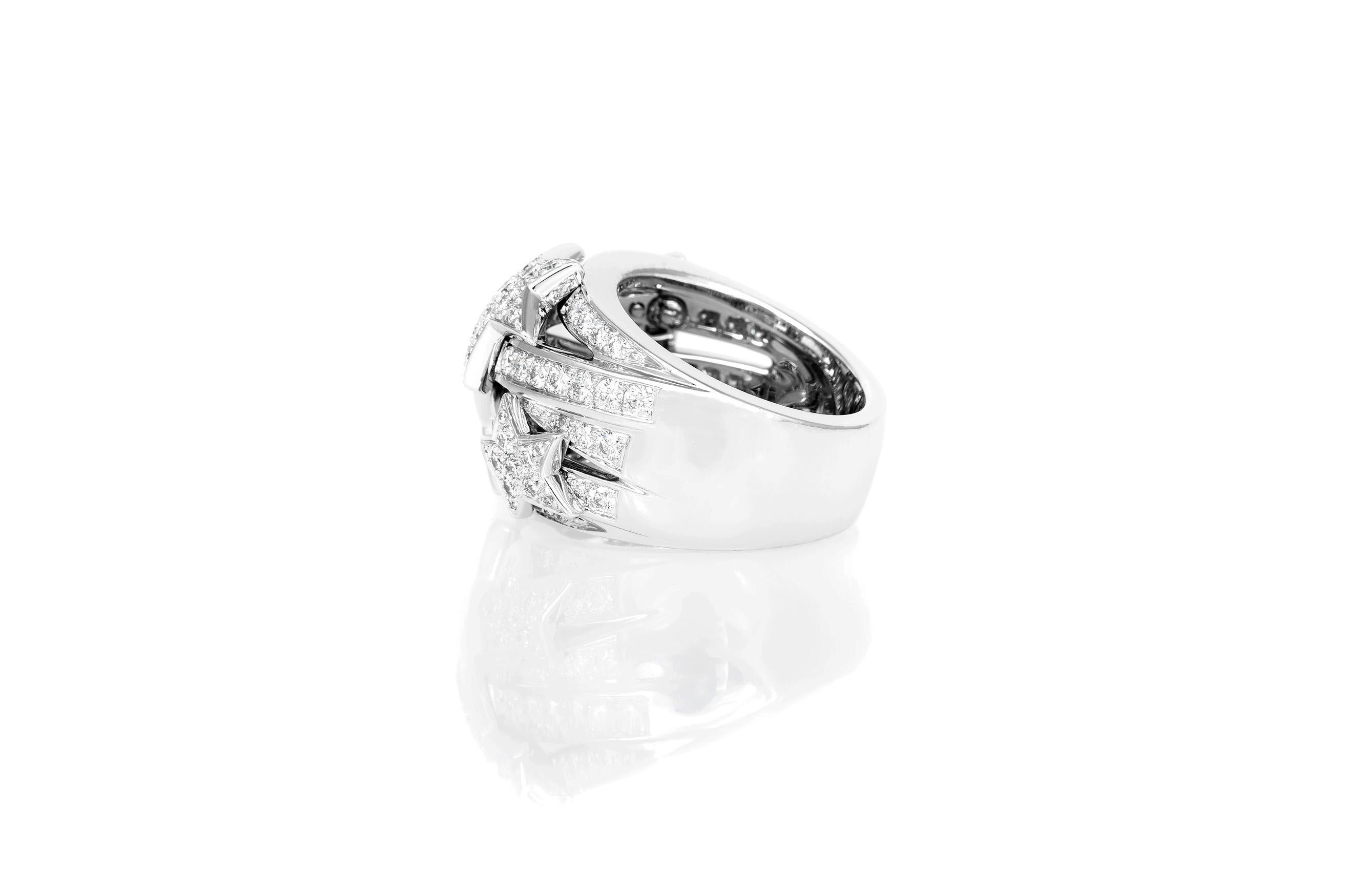 Taille ronde Chanel - Comet - Bague à dôme étoilé en diamants en vente