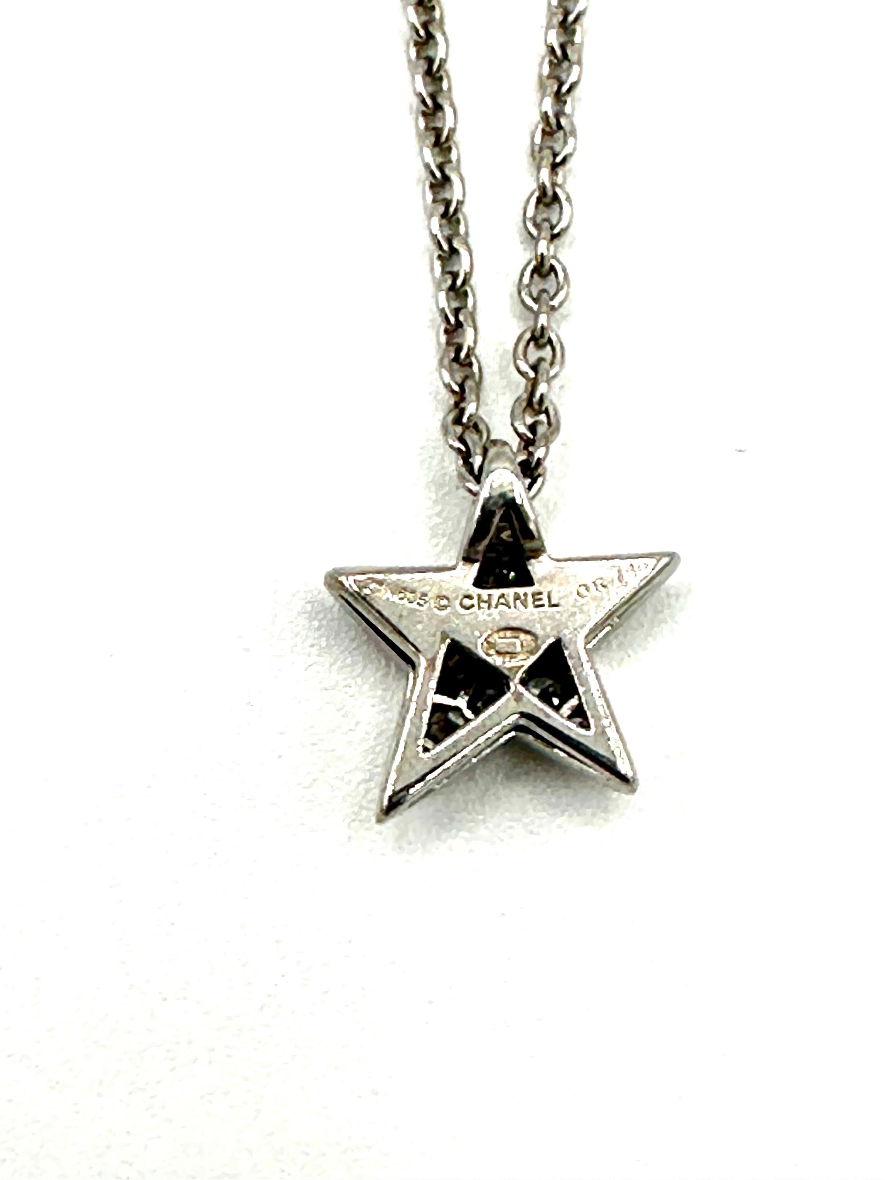 Round Cut Chanel Comete Pave Diamond Star and 18K White Gold Pendant Necklace  For Sale
