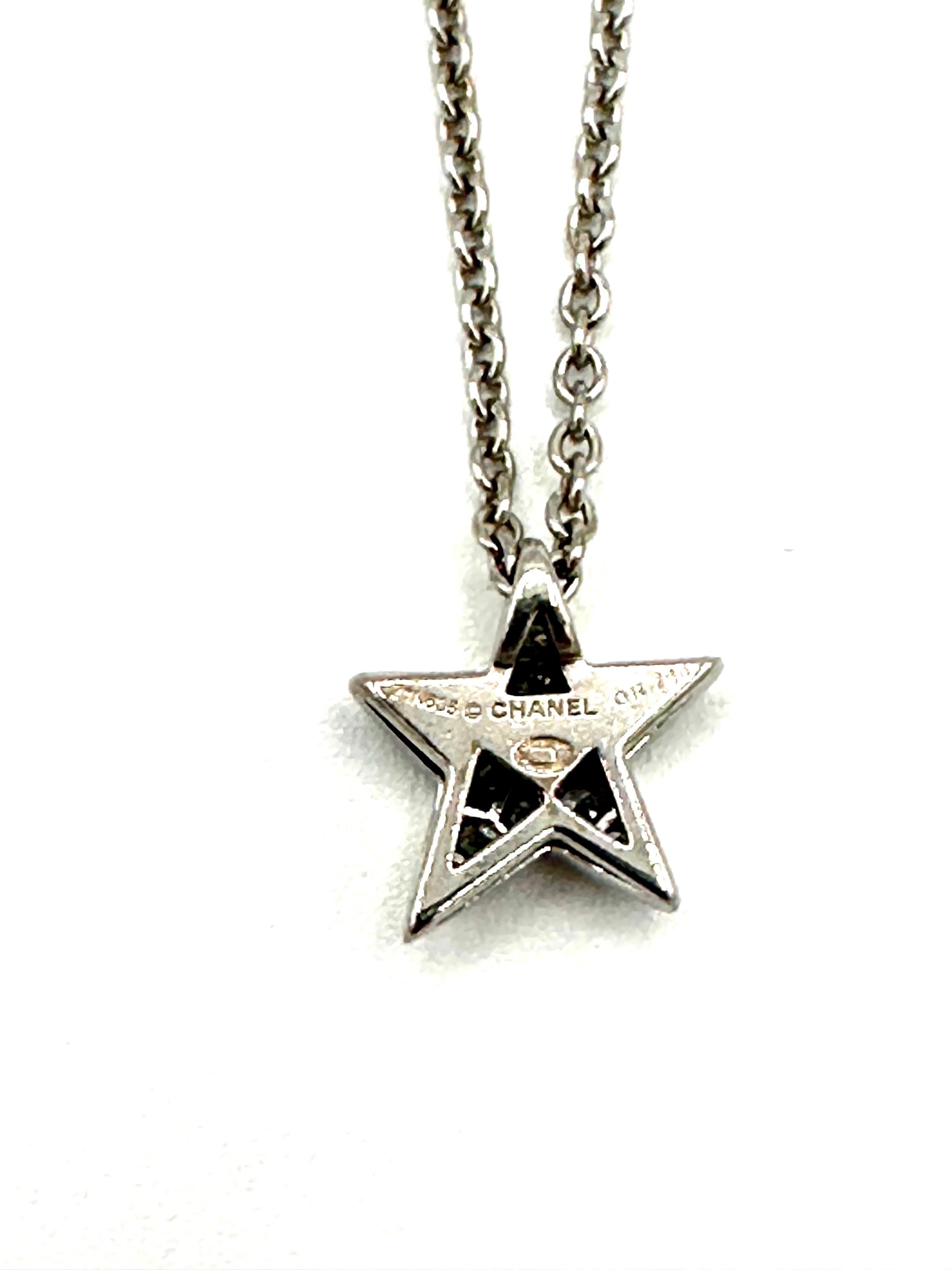 Round Cut Chanel Comete Pave Diamond Star and 18K White Gold Pendant Necklace  For Sale