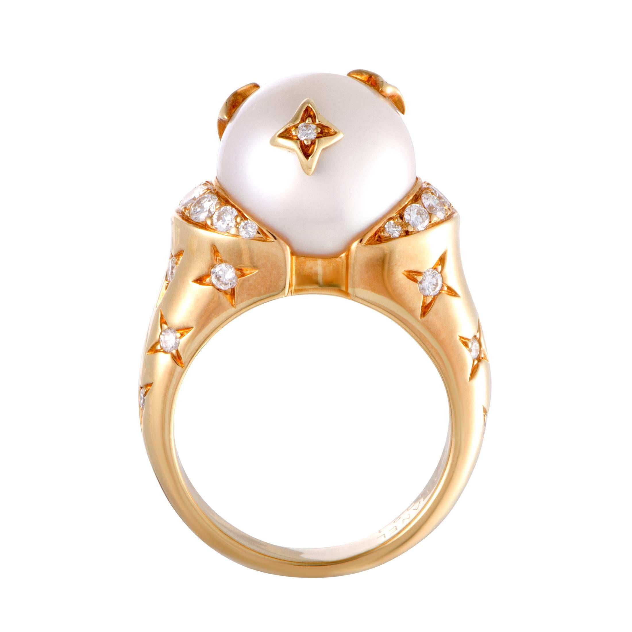 Featuring a splendidly elegant design, this beautiful ring by Chanel from its 'Comete collection' offers an alluringly refined appearance. The stunning ring is made of classy 18K yellow gold and is set with sparkling diamonds and a gorgeous white