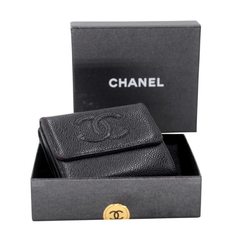Chanel Compact Bifold Leather Caviar Purse Wallet CC-0624N-0013 In Good Condition For Sale In Downey, CA