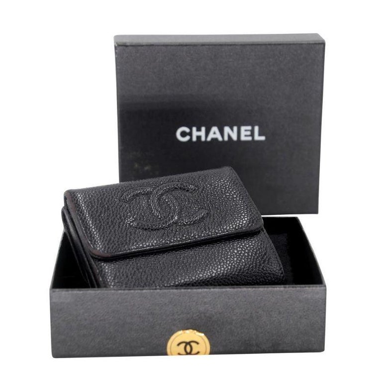 Chanel Compact Bifold Leather Caviar Purse Wallet CC-0624N-0013 For Sale at  1stDibs