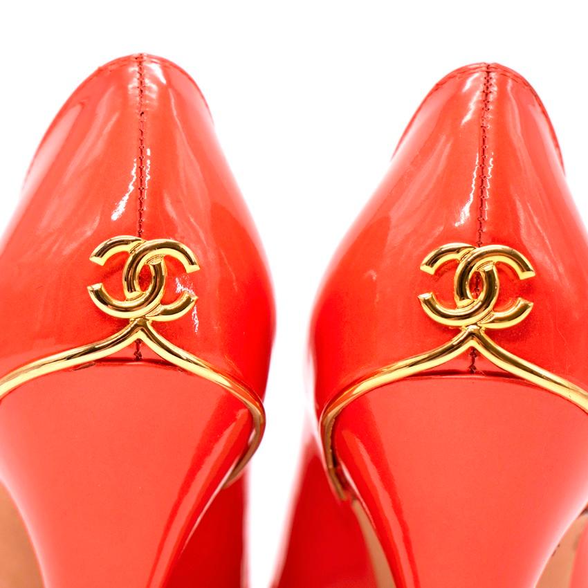 Chanel Korallefarbene Offene Pumps aus Lackleder US 6,5 im Zustand „Hervorragend“ im Angebot in London, GB